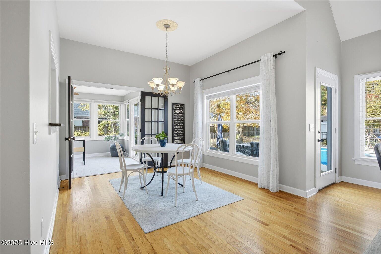 100542607 | Photo 12