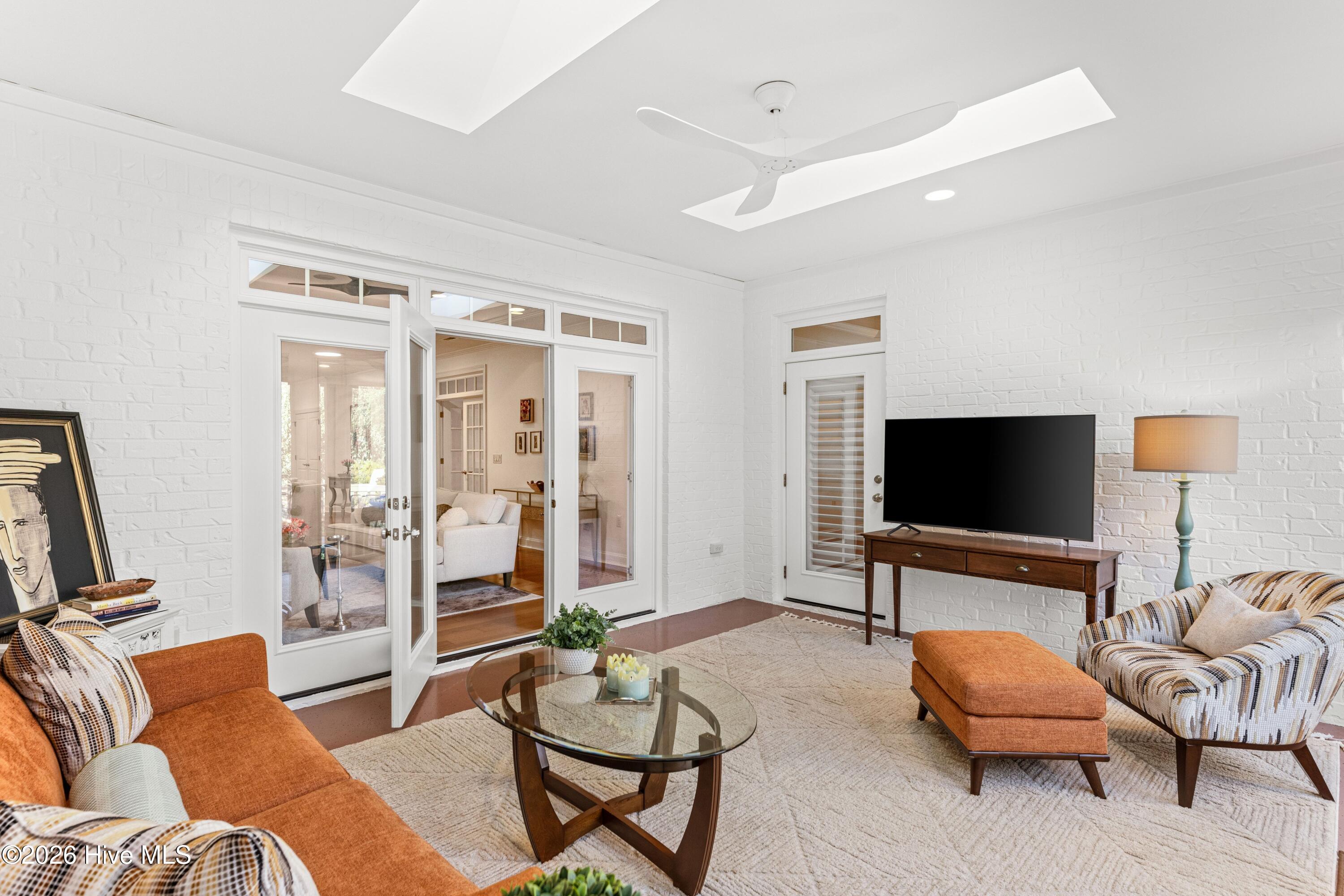 100552646 | Photo 17