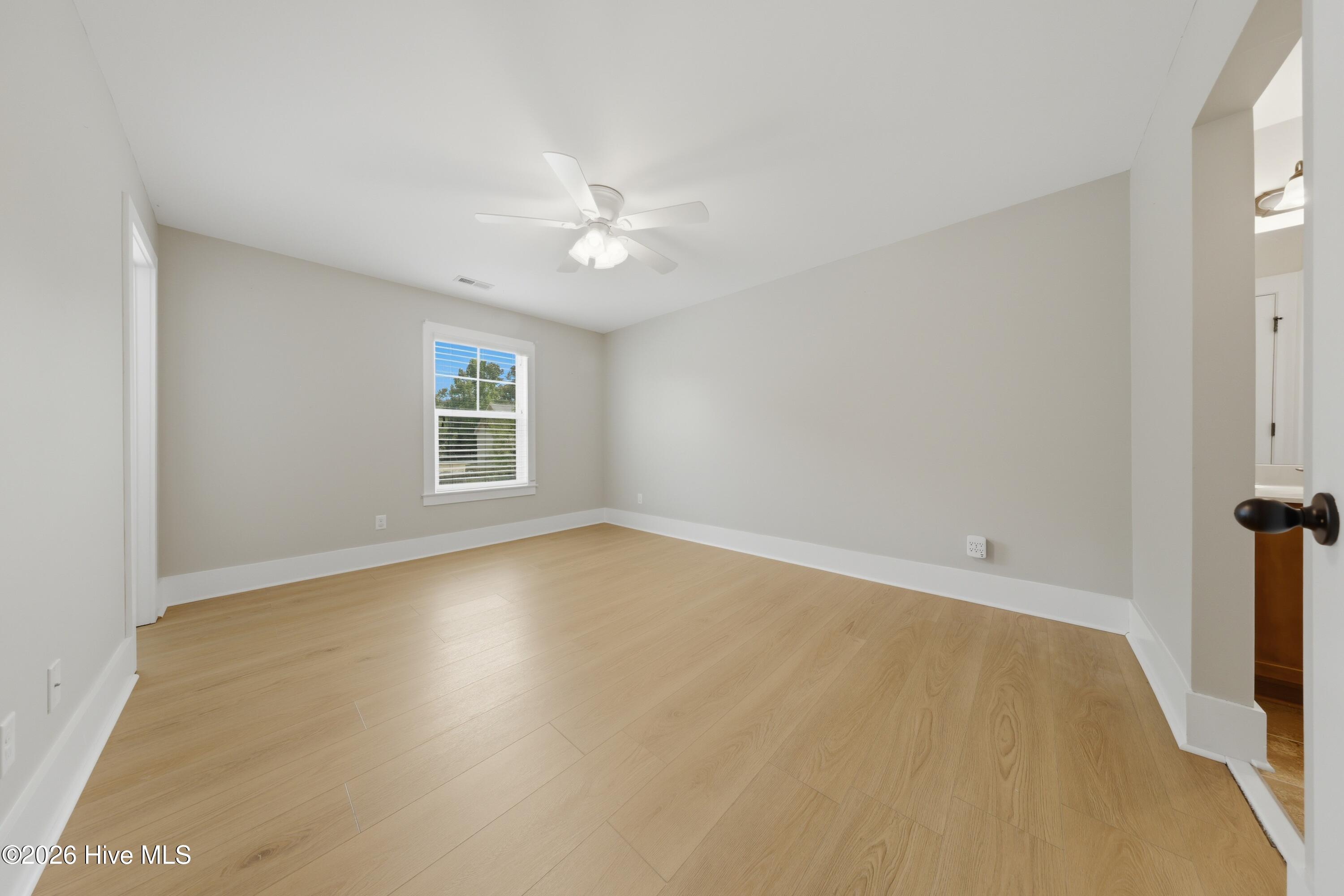 100569472 | Photo 40