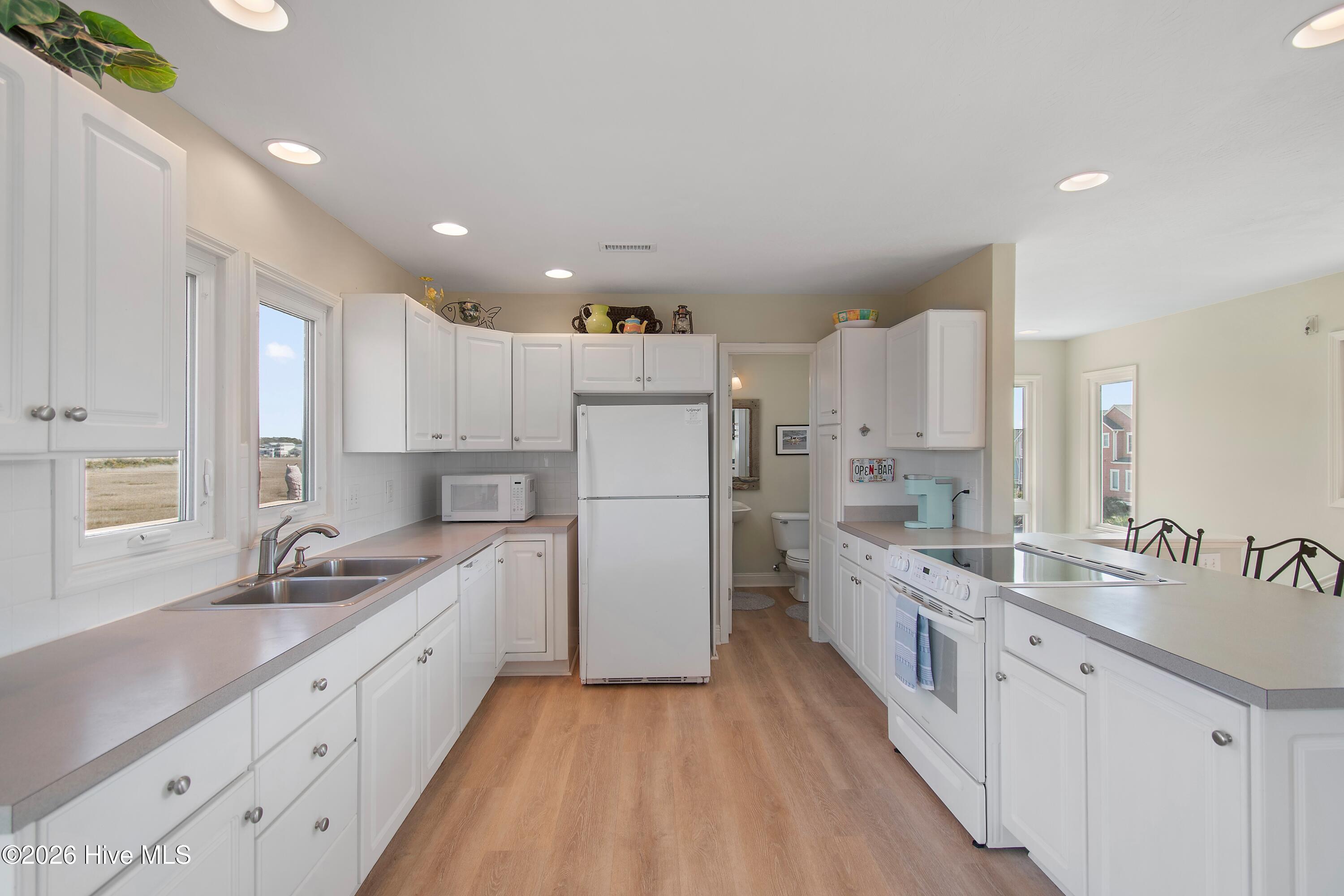 100558900 | Photo 26