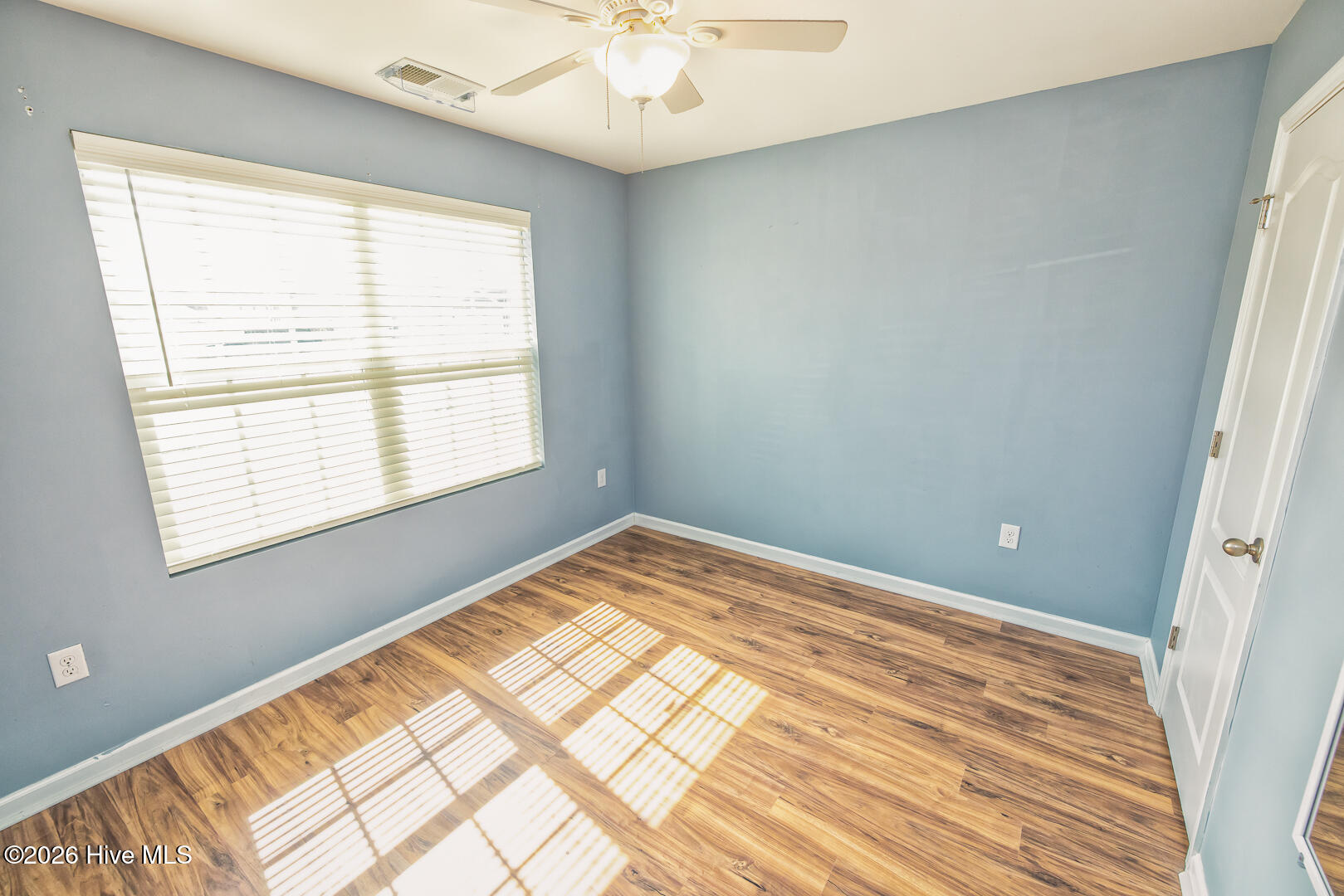 100558342 | Photo 21