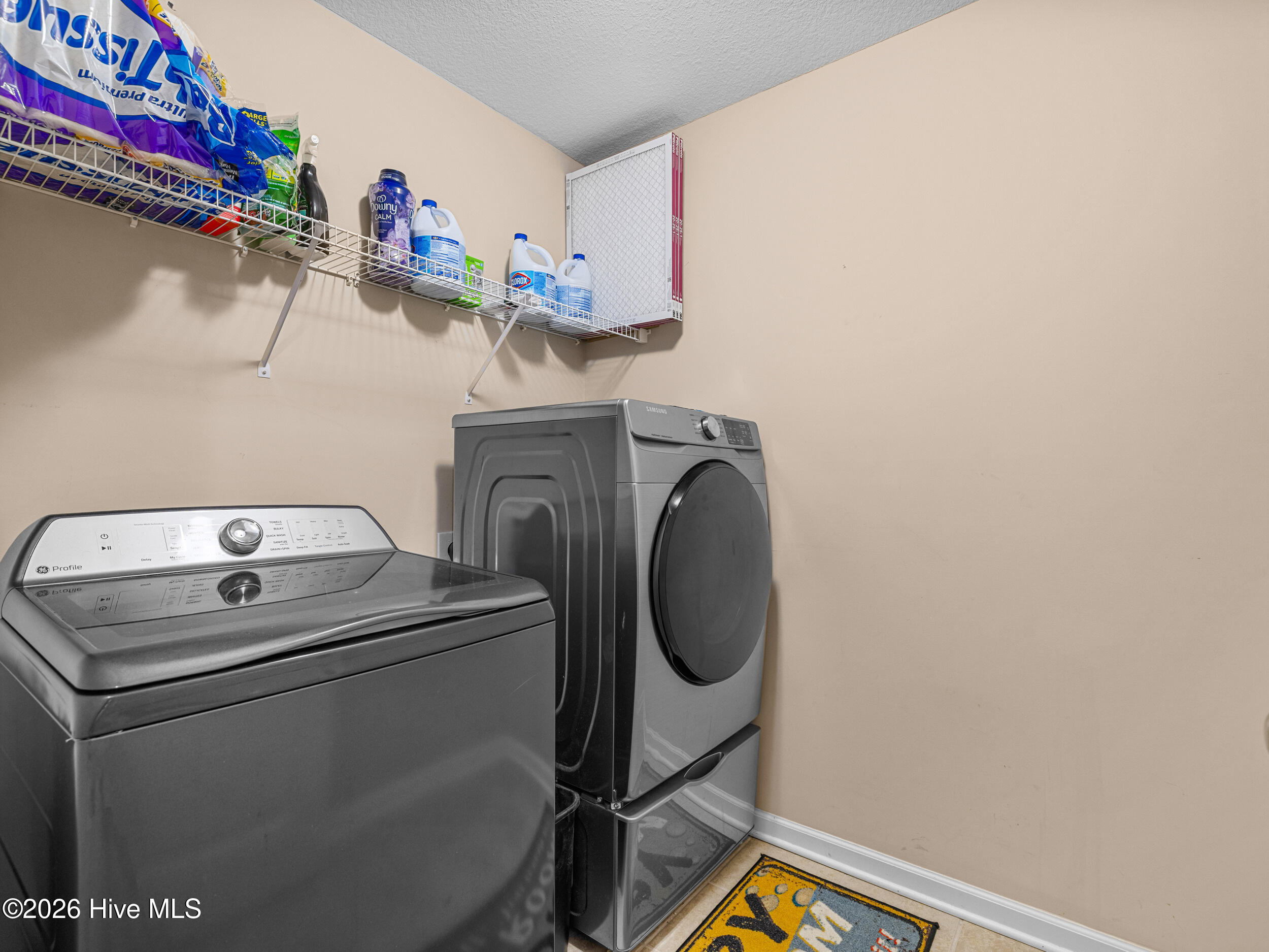 100568044 | Photo 45