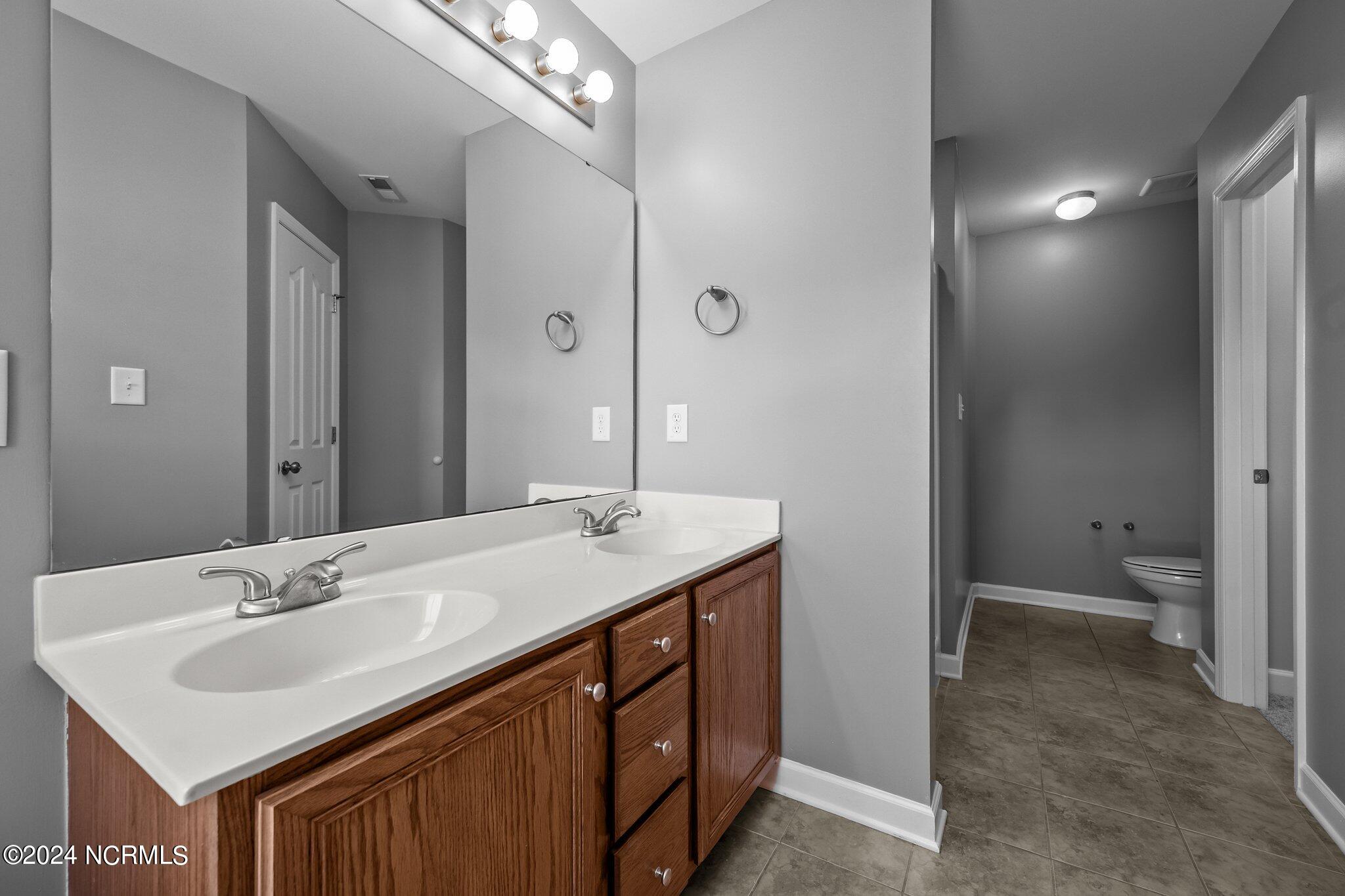 210 Wedgefield Circle,Maple Hill