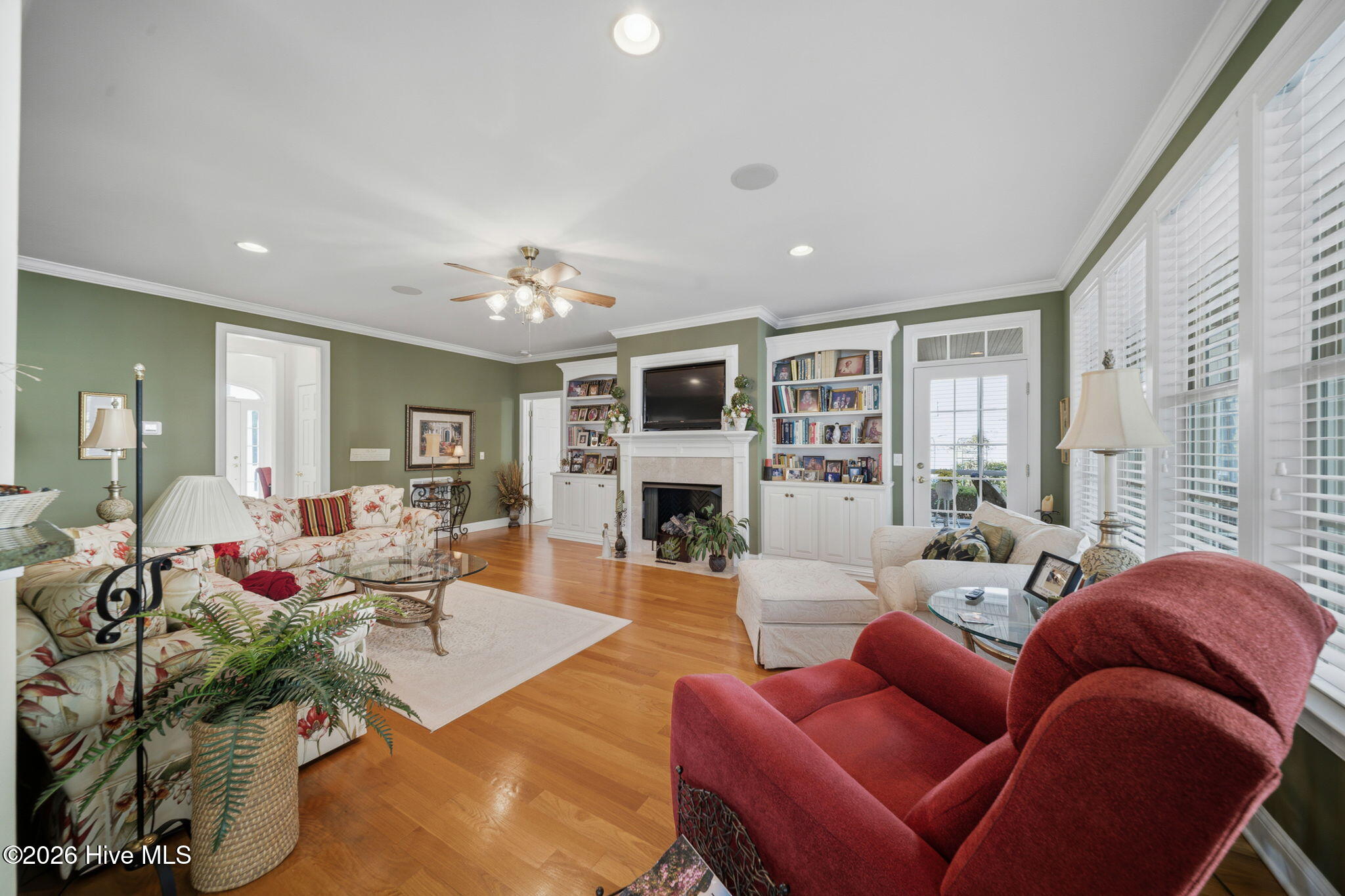 100570394 | Photo 18