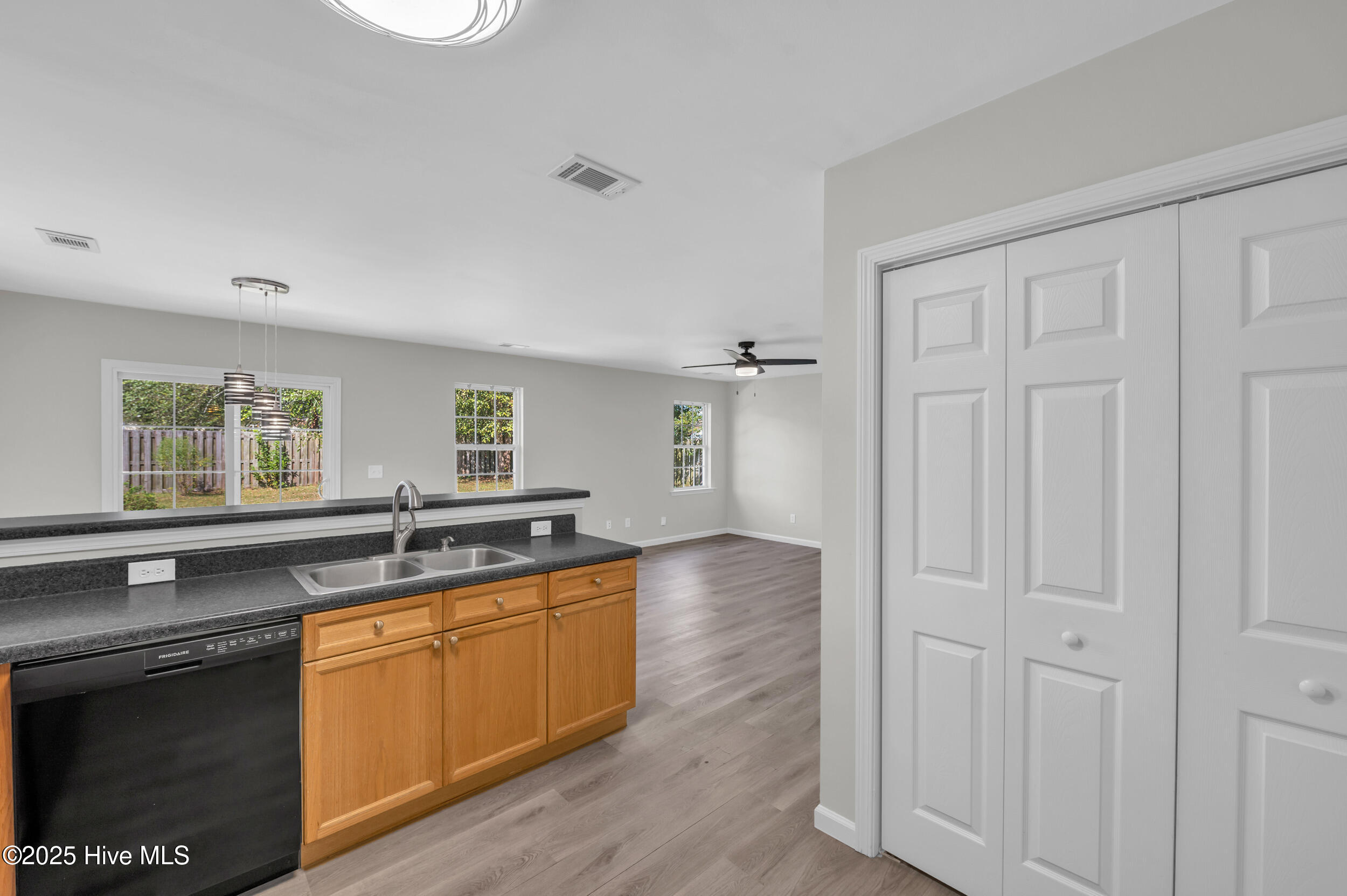 100531255 | Photo 15