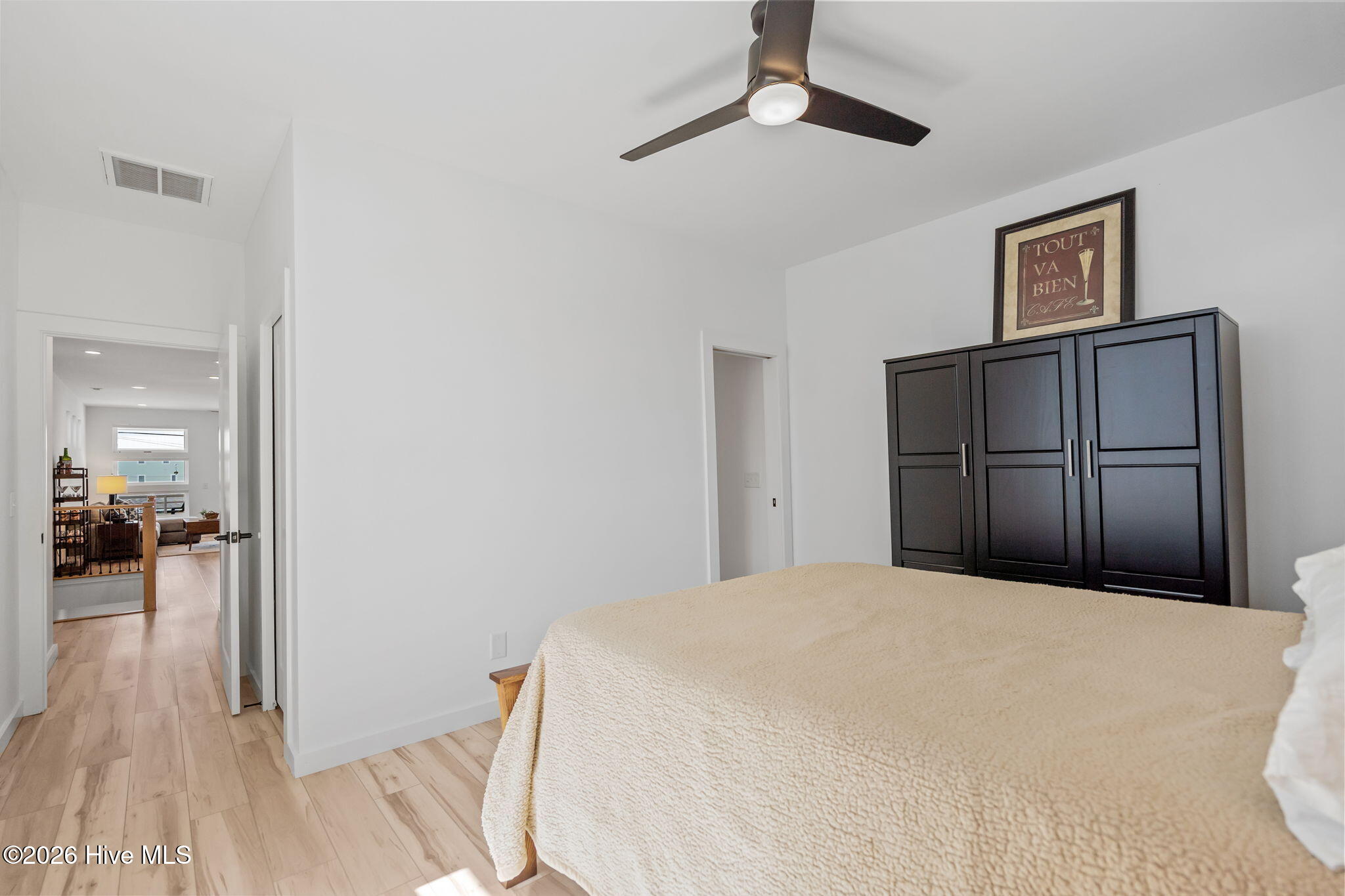 100559537 | Photo 24