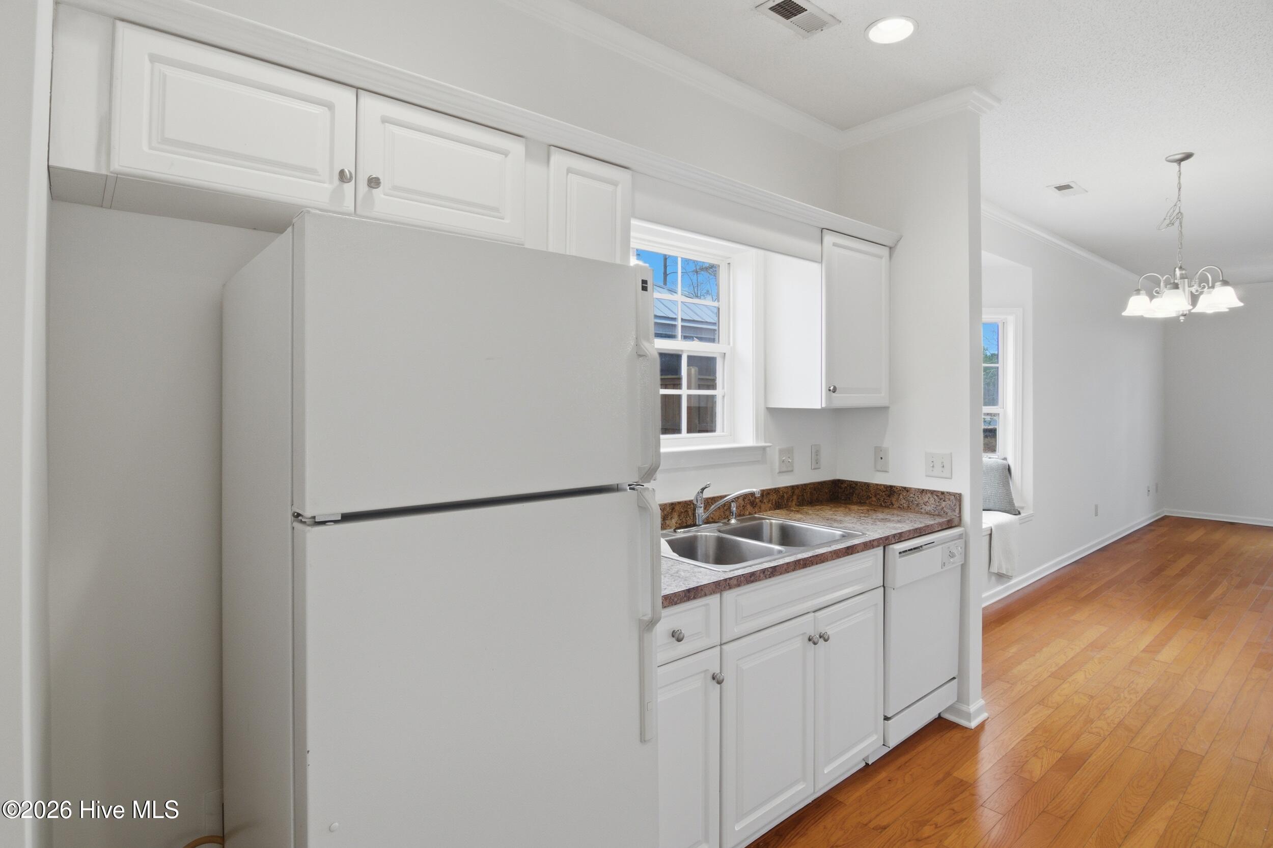 100554409 | Photo 15