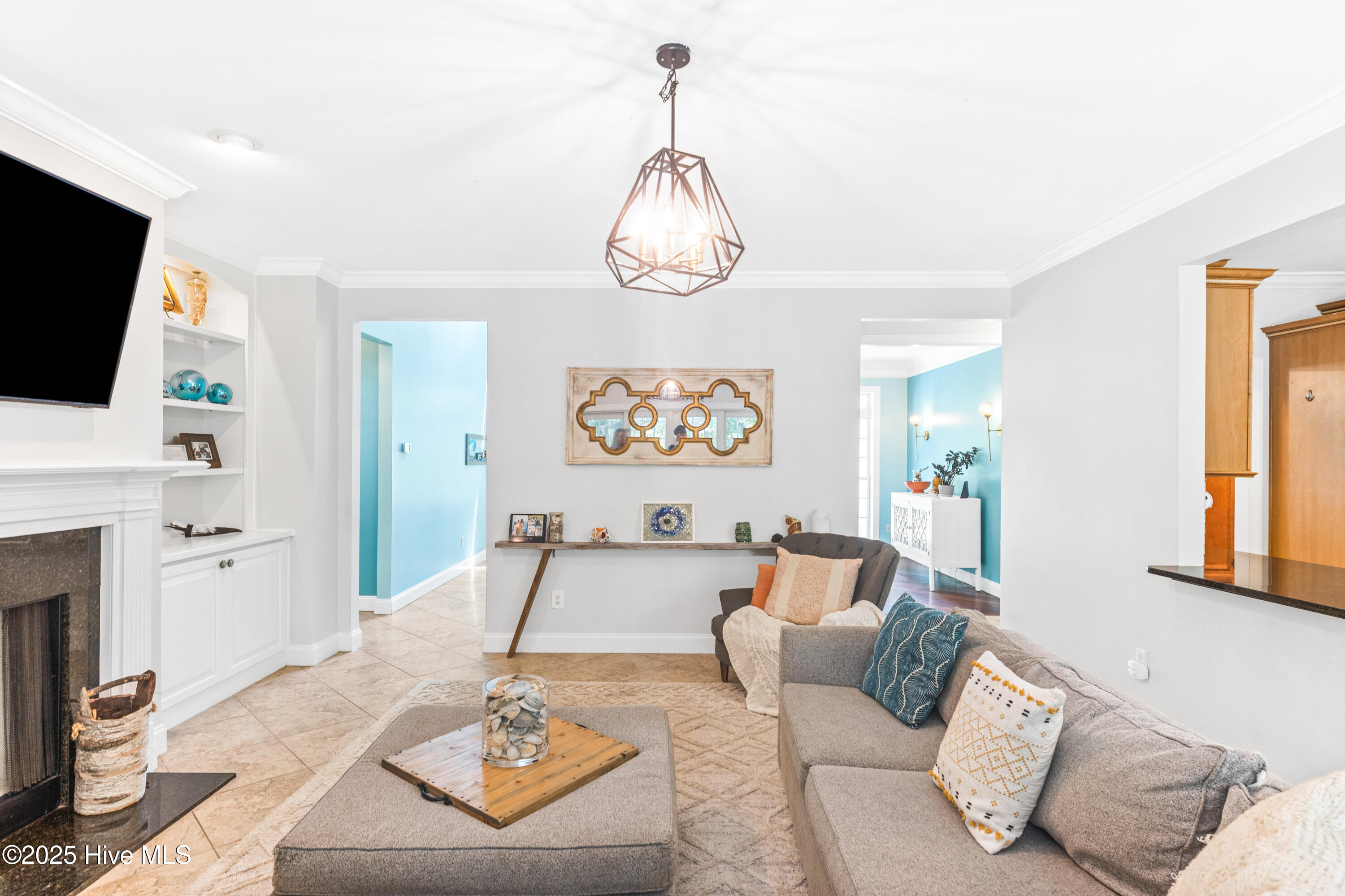 100520720 | Photo 10