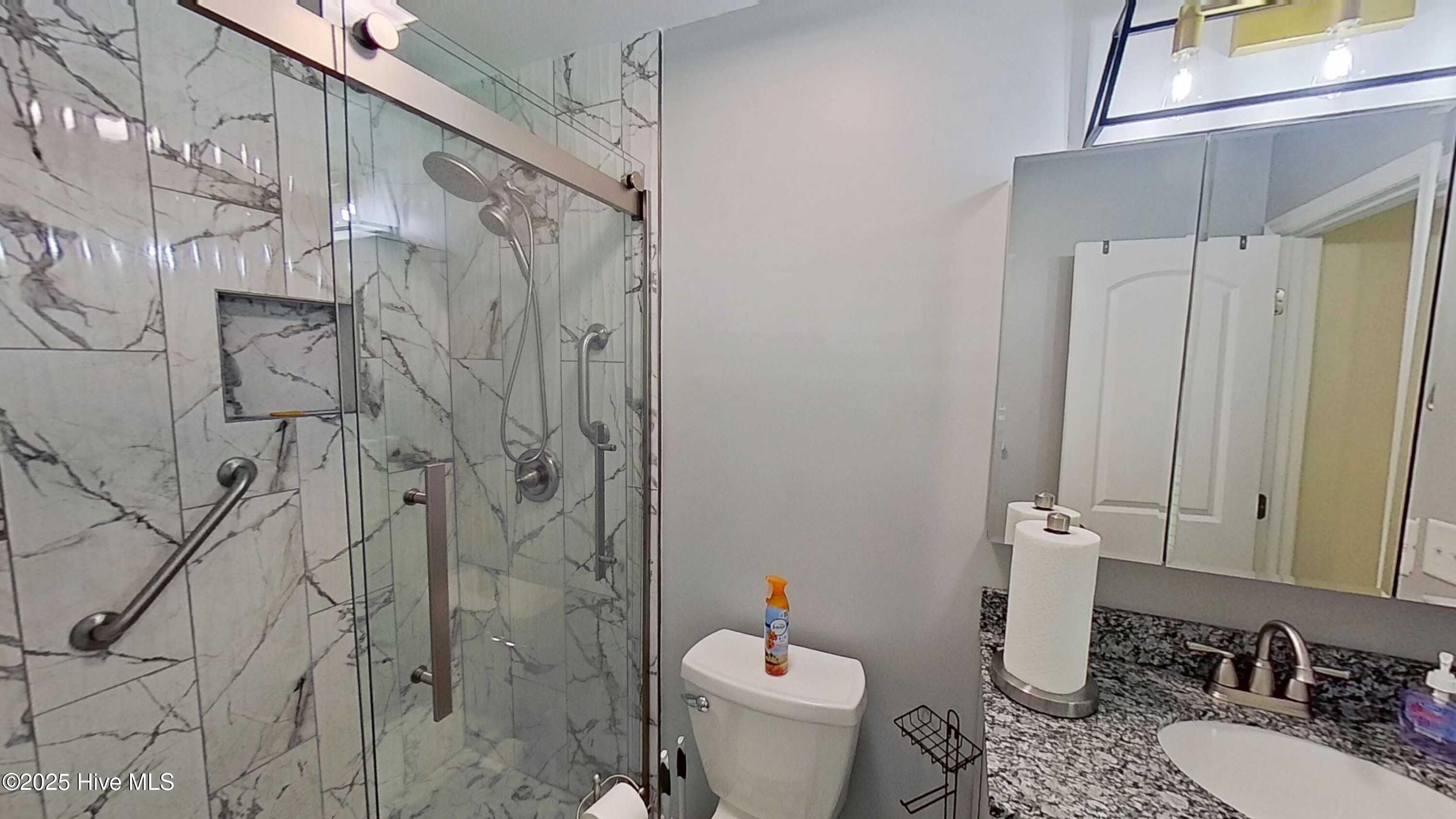 100520578 | Photo 18