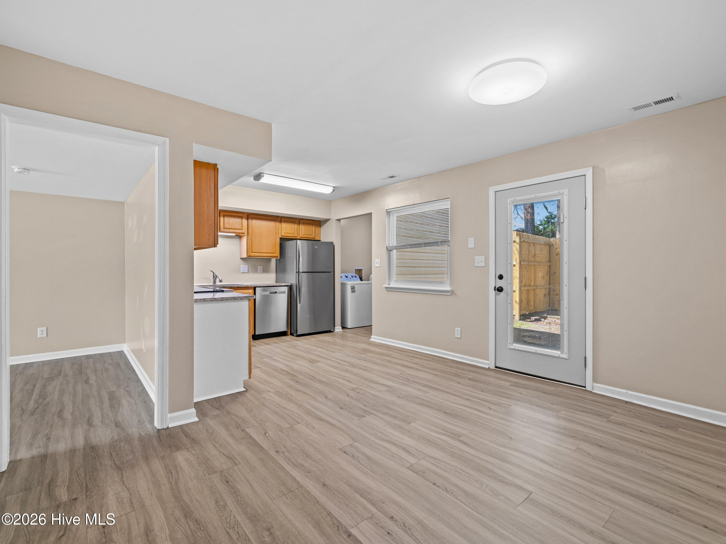 100560419 | Photo 10