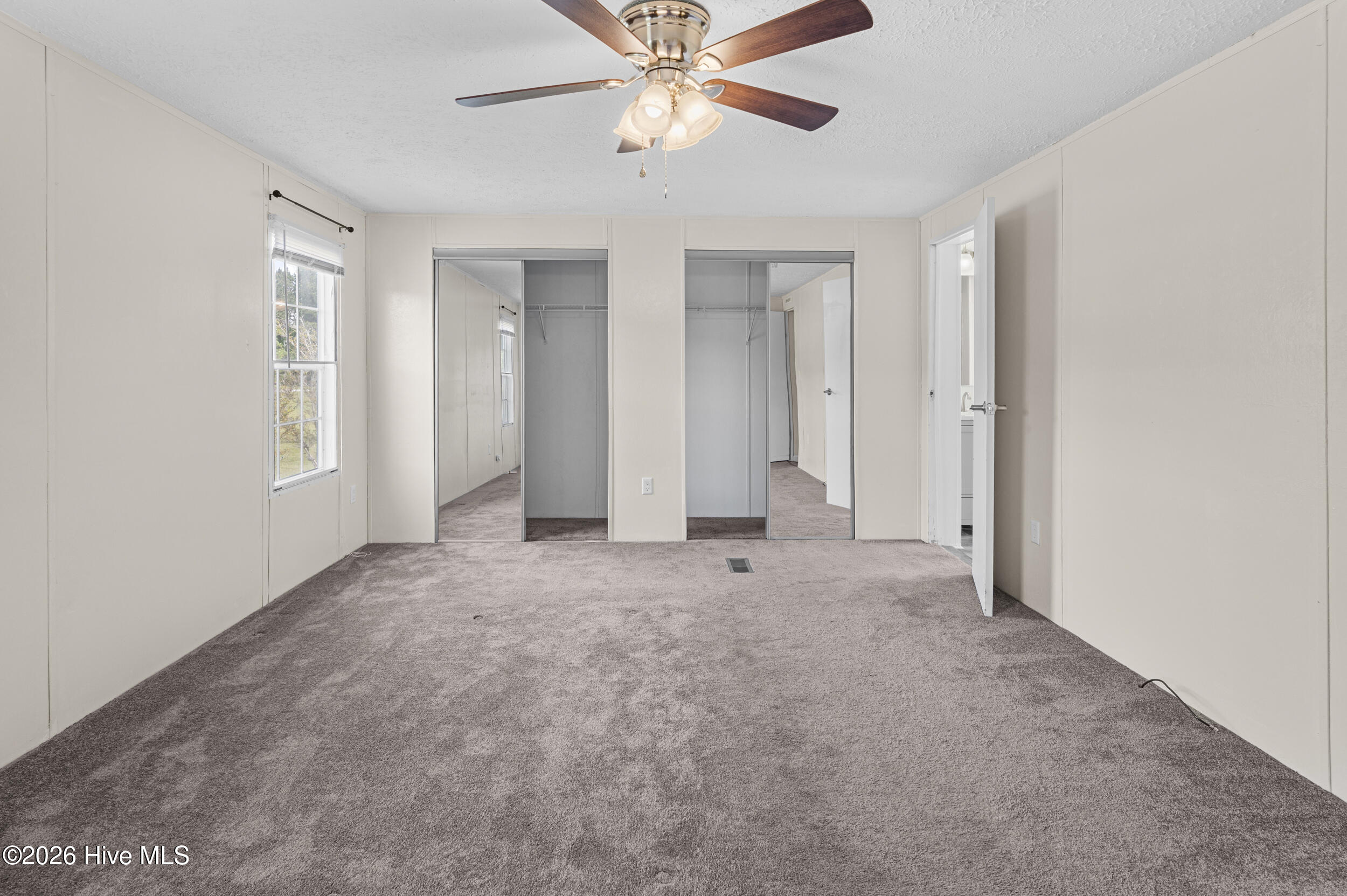 100568430 | Photo 26