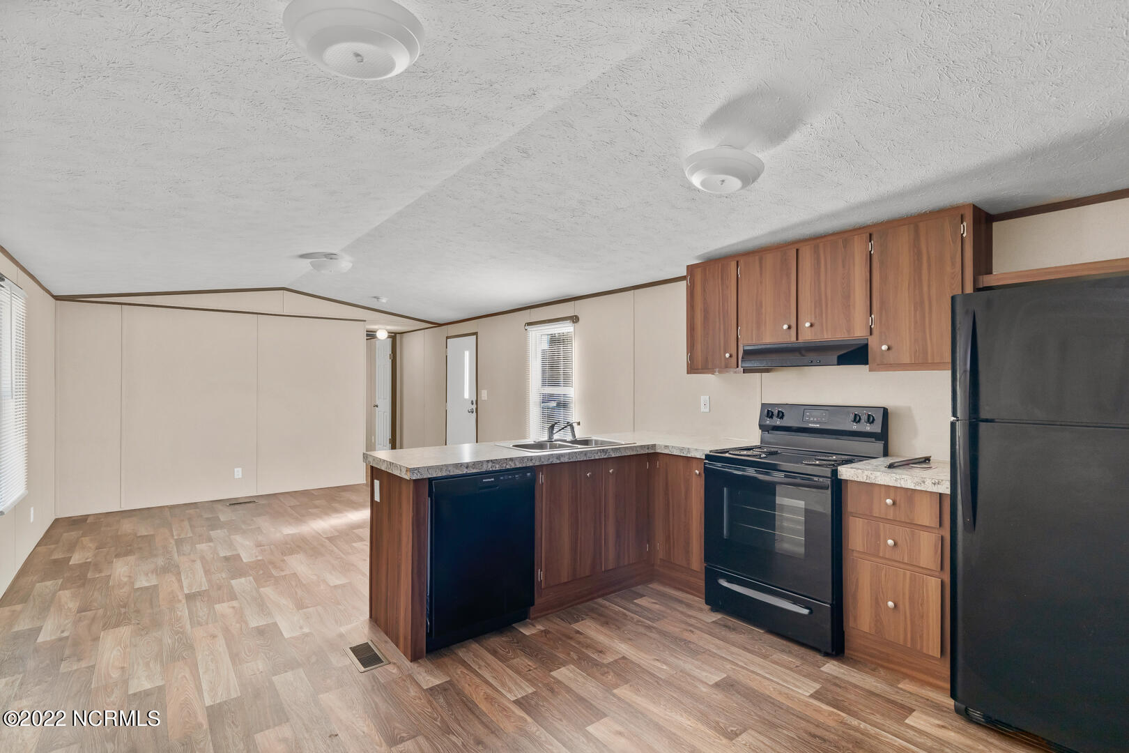 100543984 | Photo 12