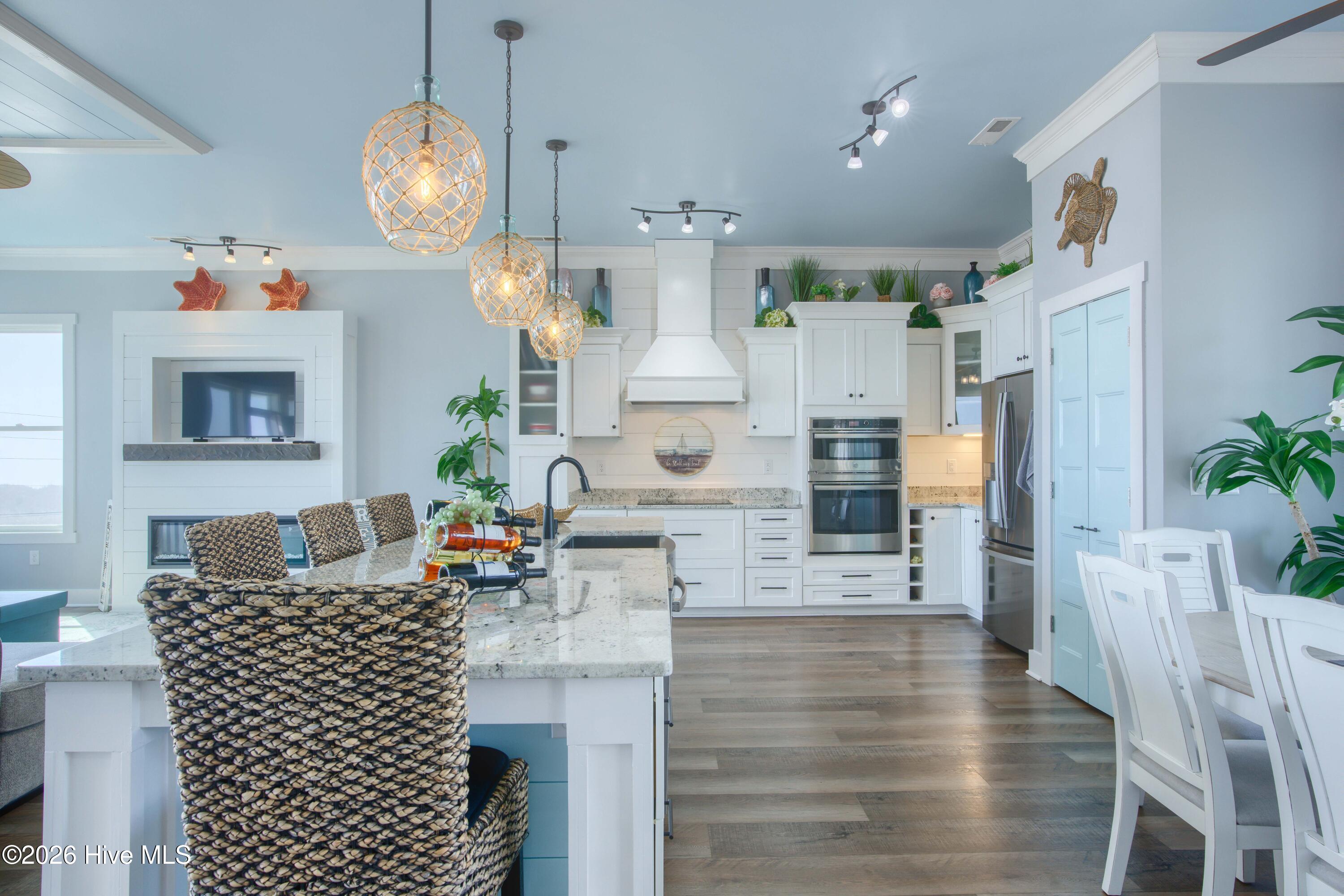 100559863 | Photo 16