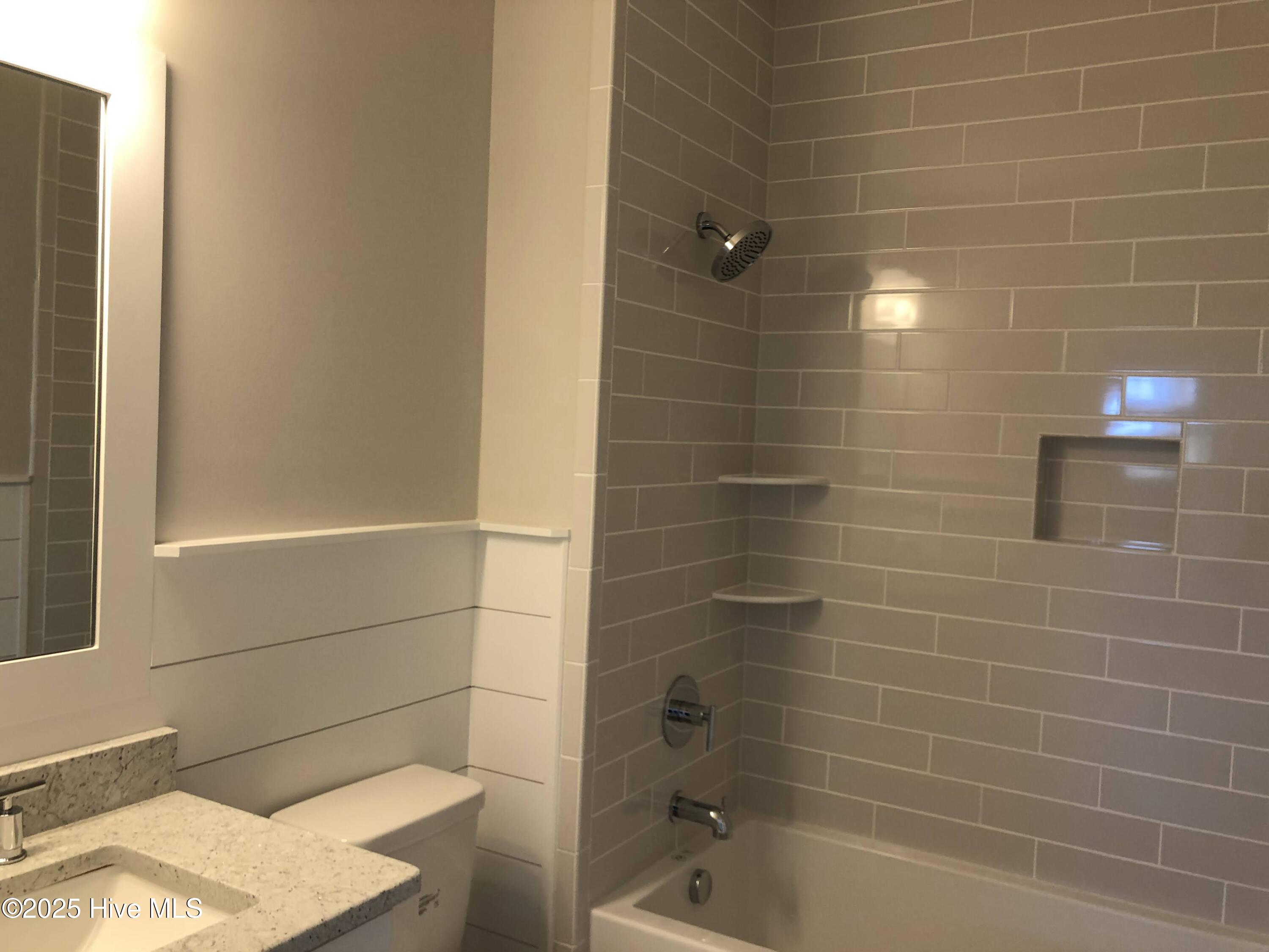 100492492 | Photo 24