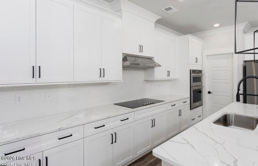 100561670 | Photo 12