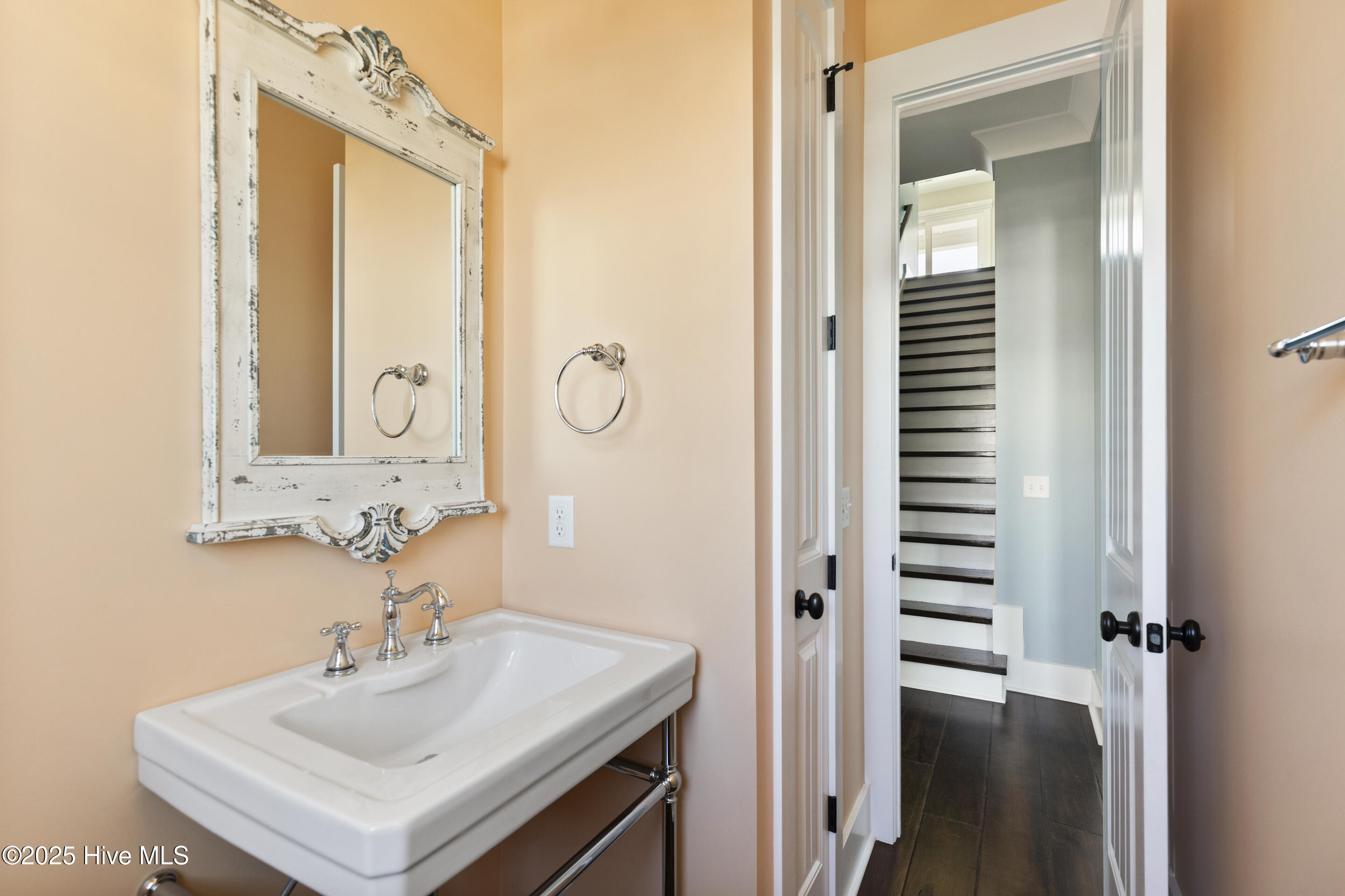 100546284 | Photo 32