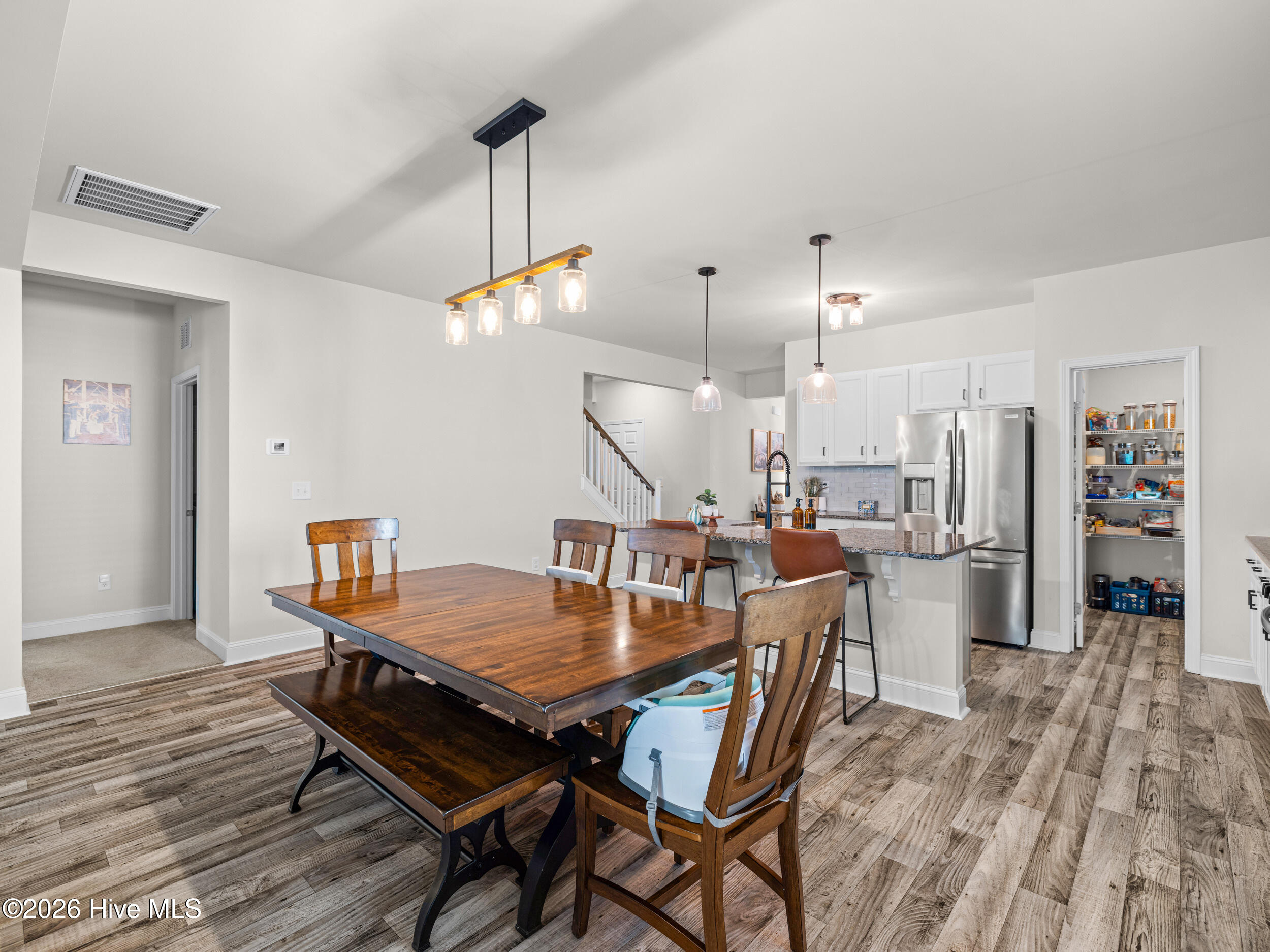 100565919 | Photo 26