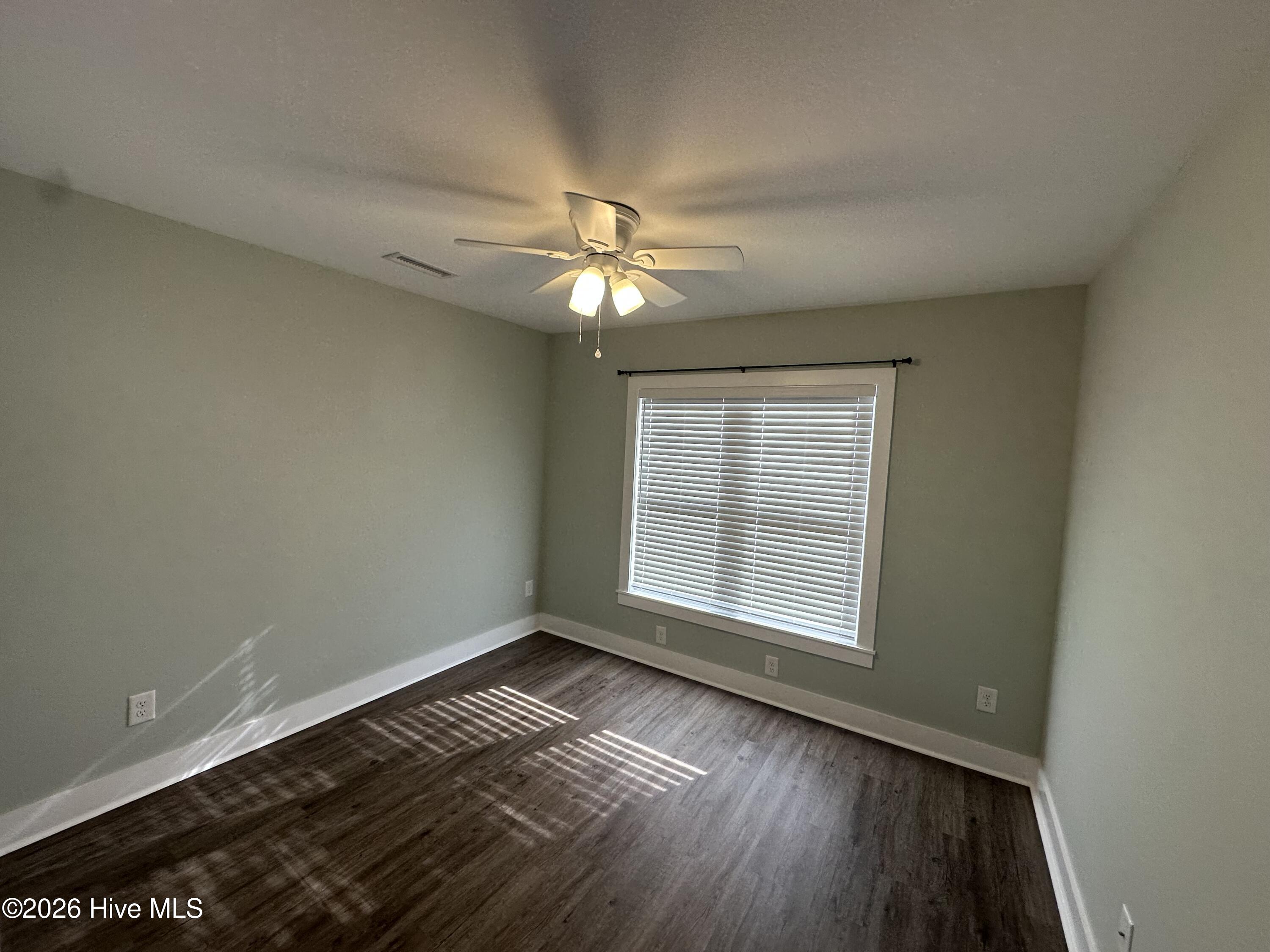 100548968 | Photo 13