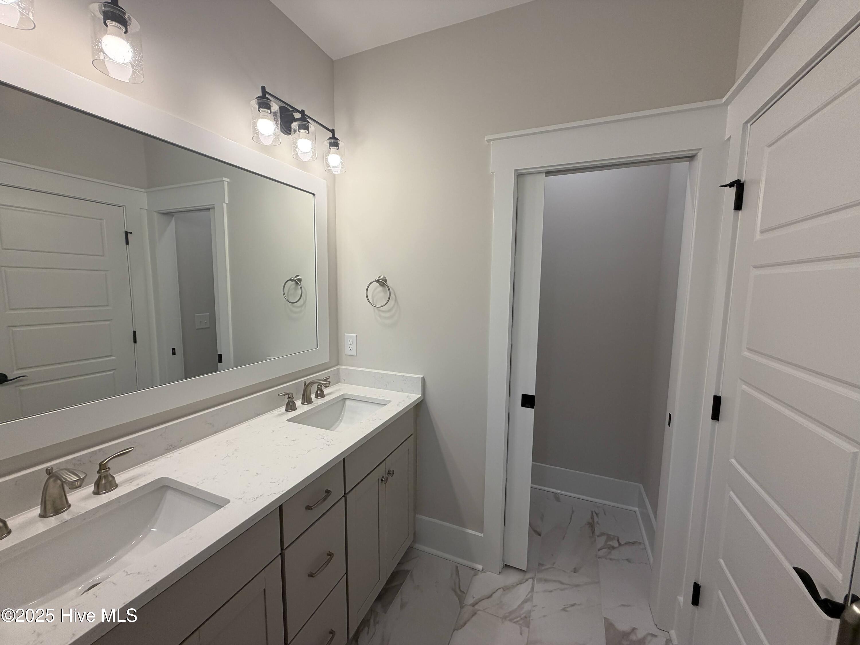 100521695 | Photo 29