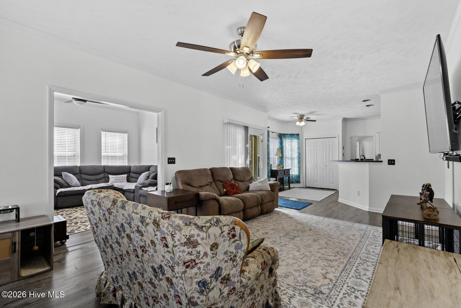 100562743 | Photo 25