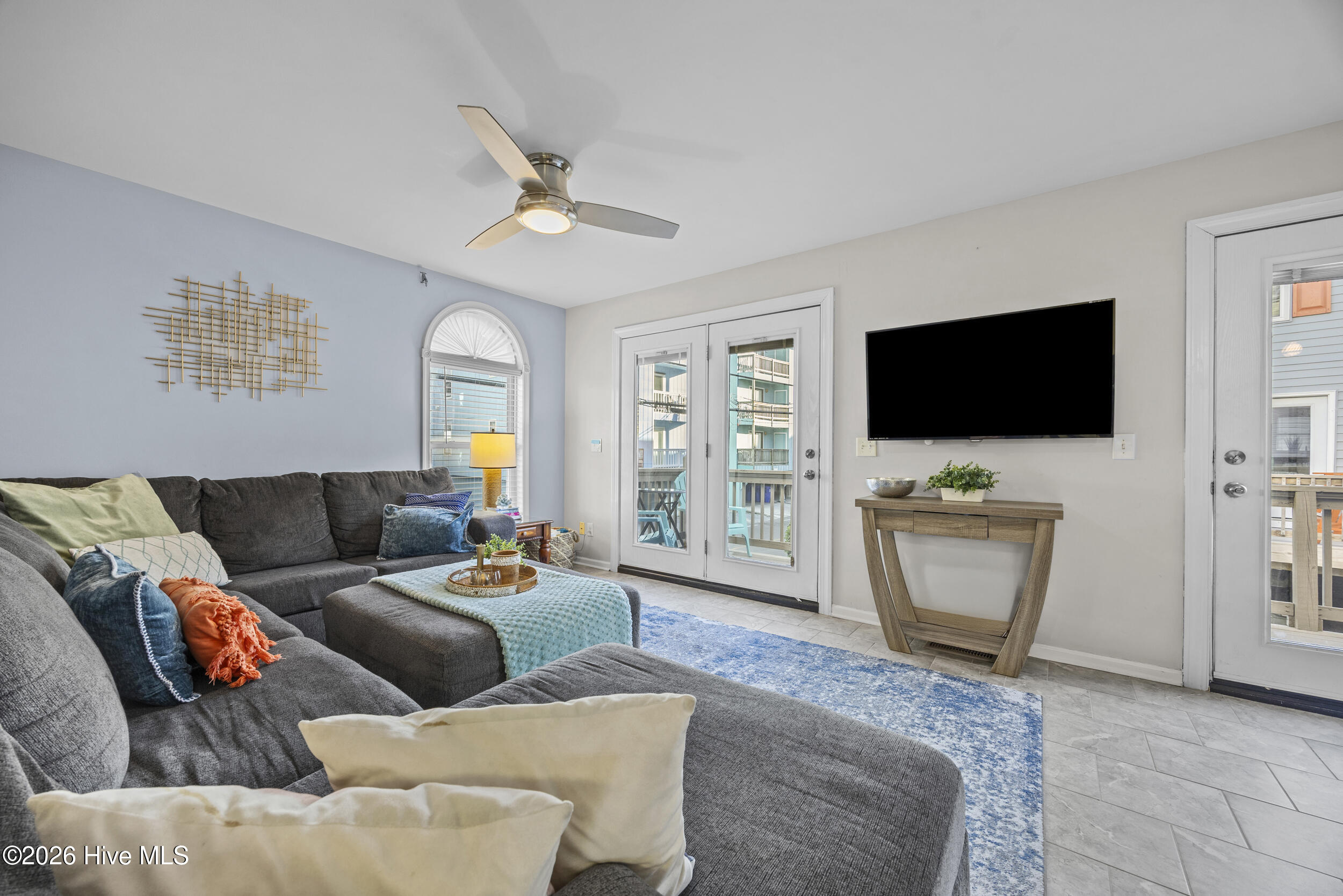 100552851 | Photo 14