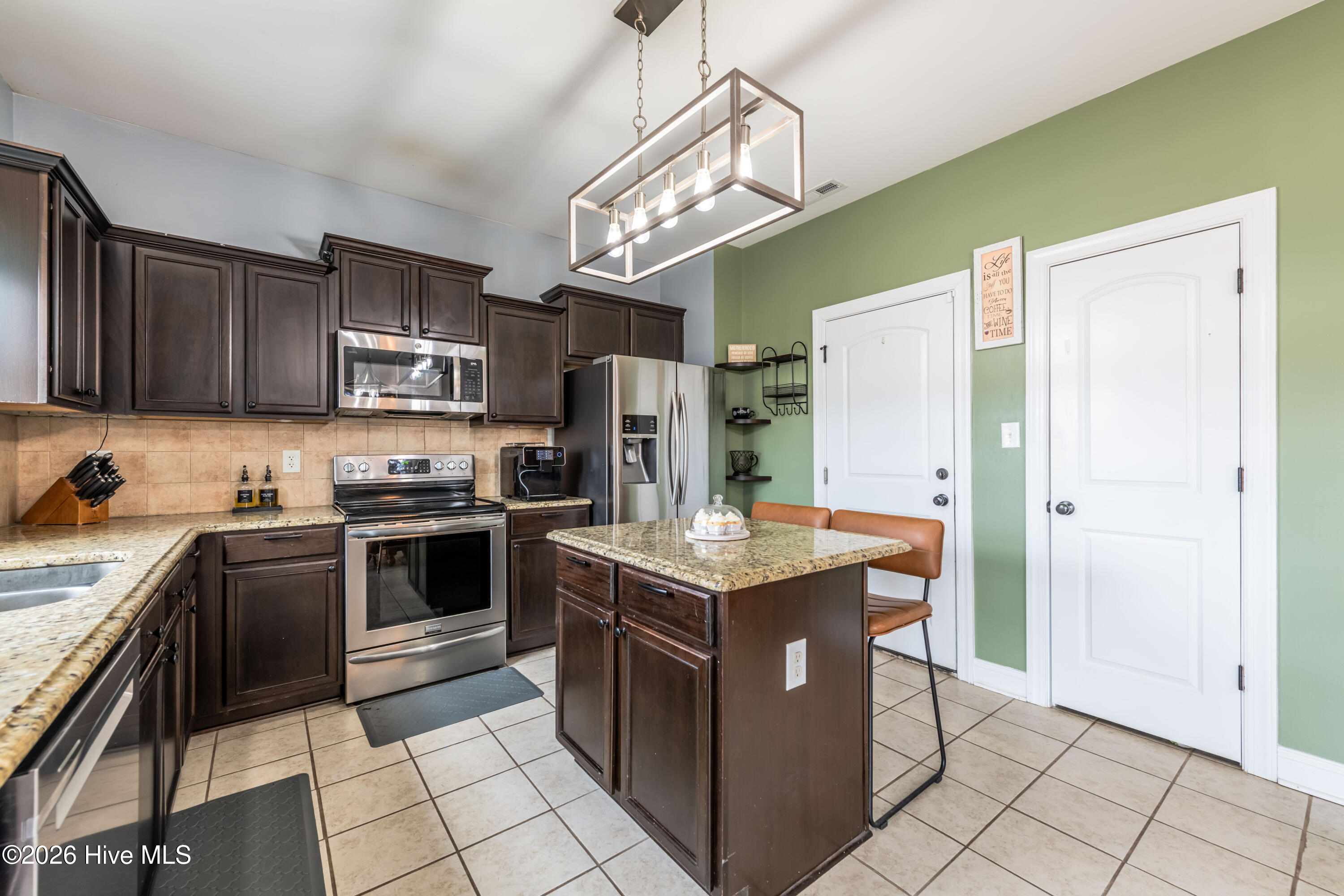 100555095 | Photo 46