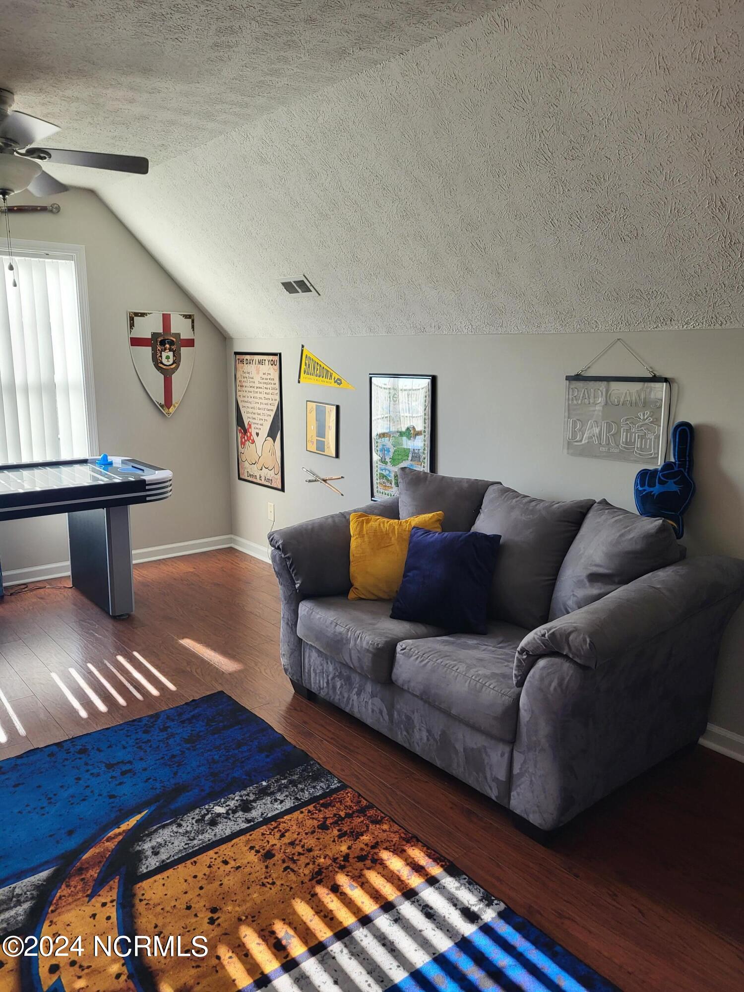 100568471 | Photo 38