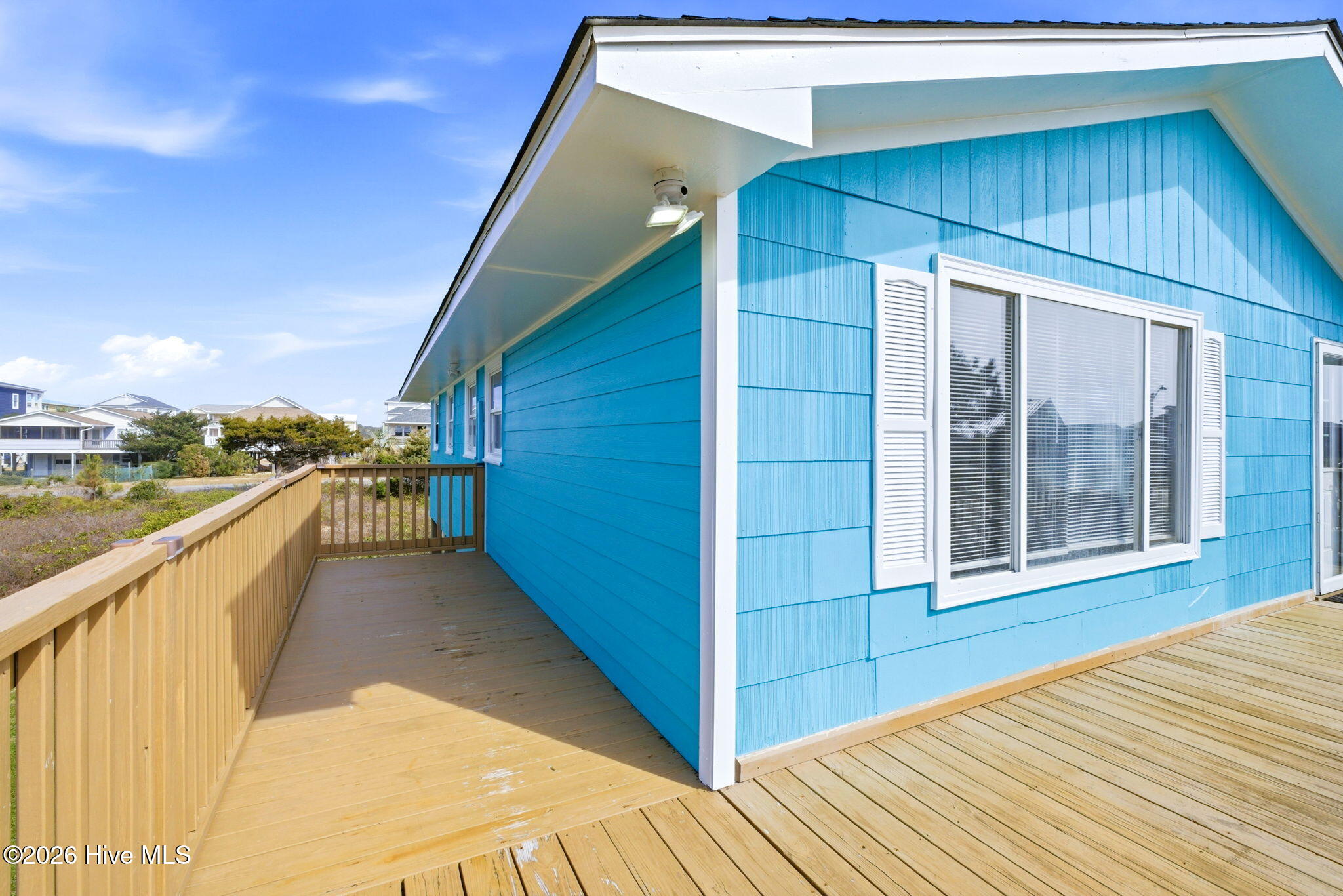 100557870 | Photo 16