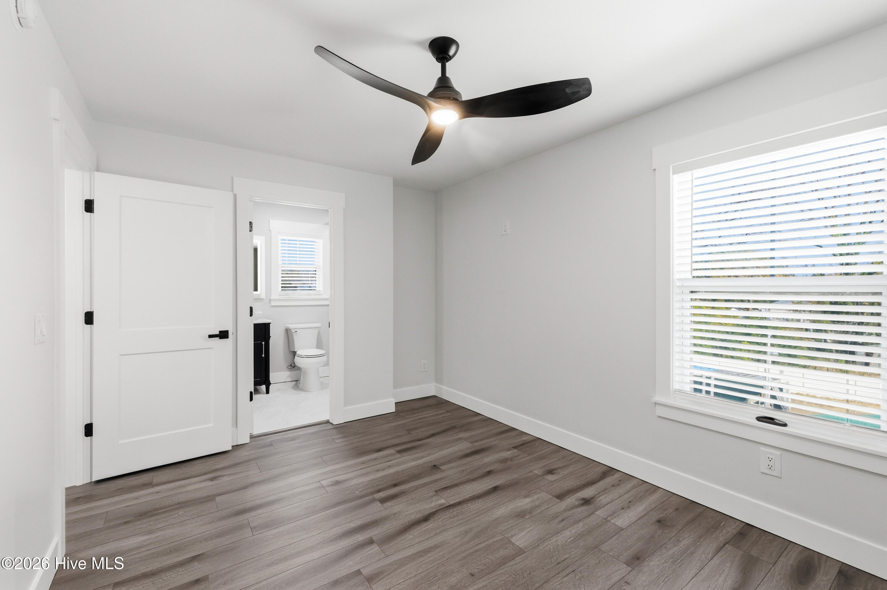 100554994 | Photo 33