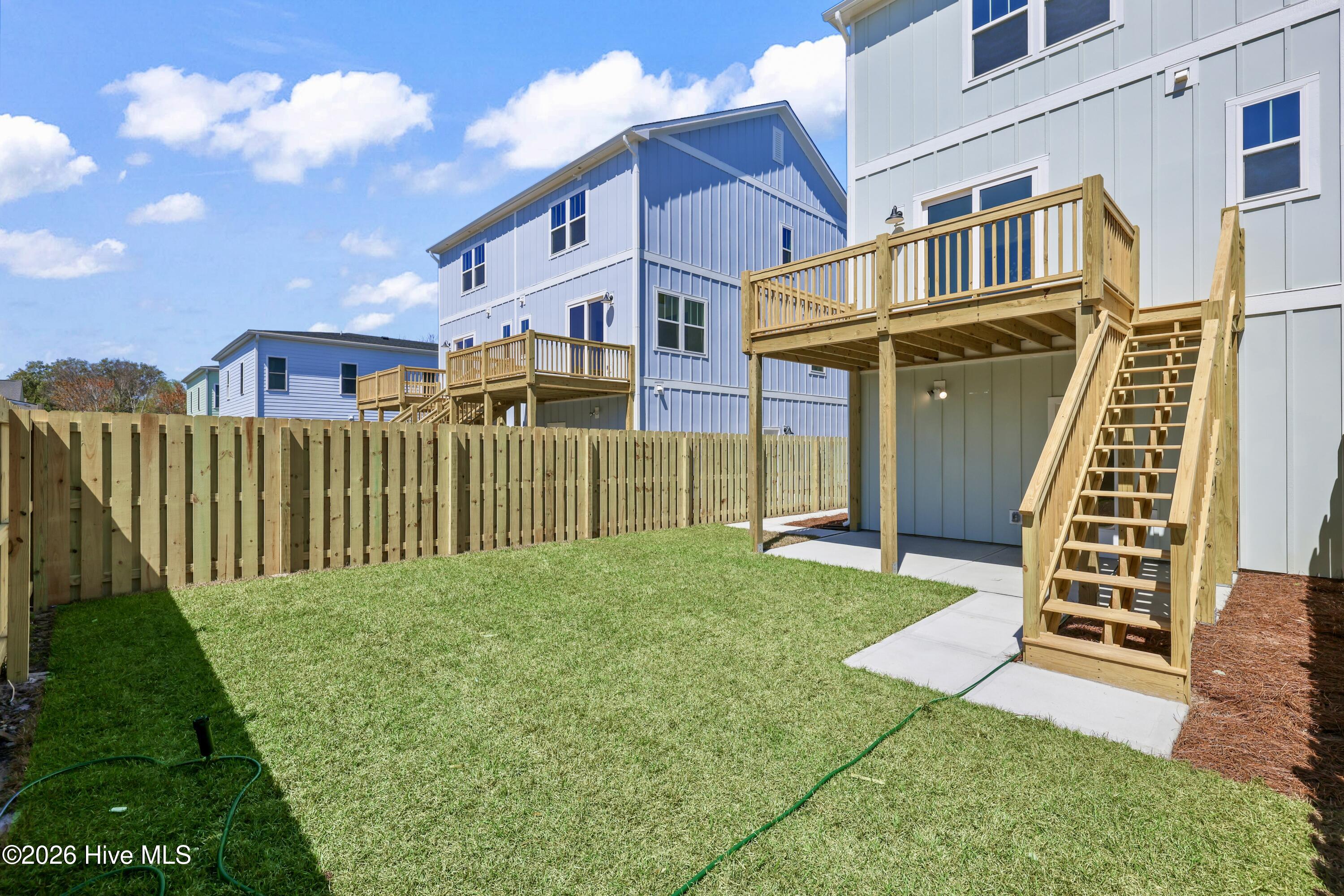 100561873 | Photo 30