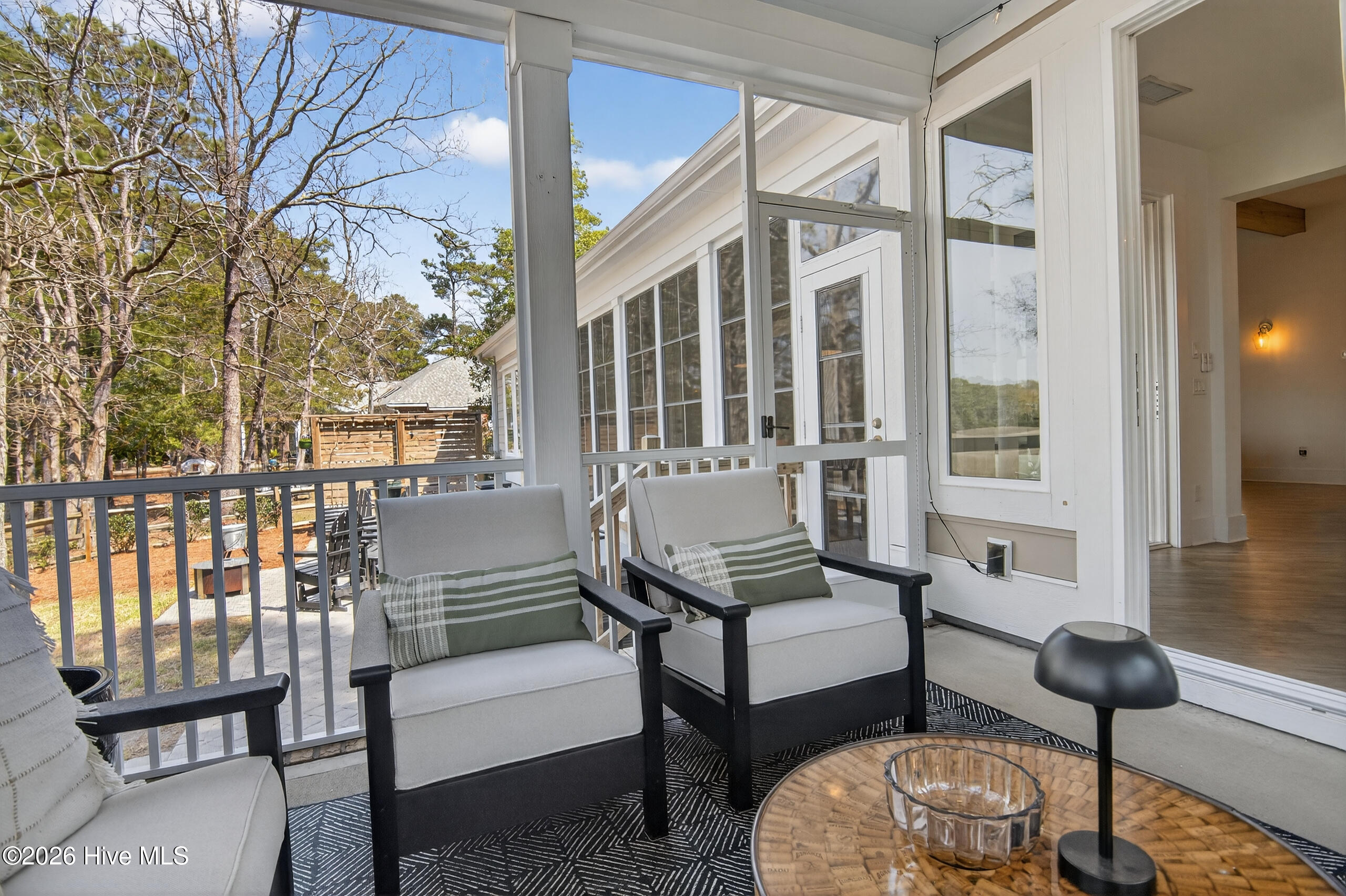 100565321 | Photo 40