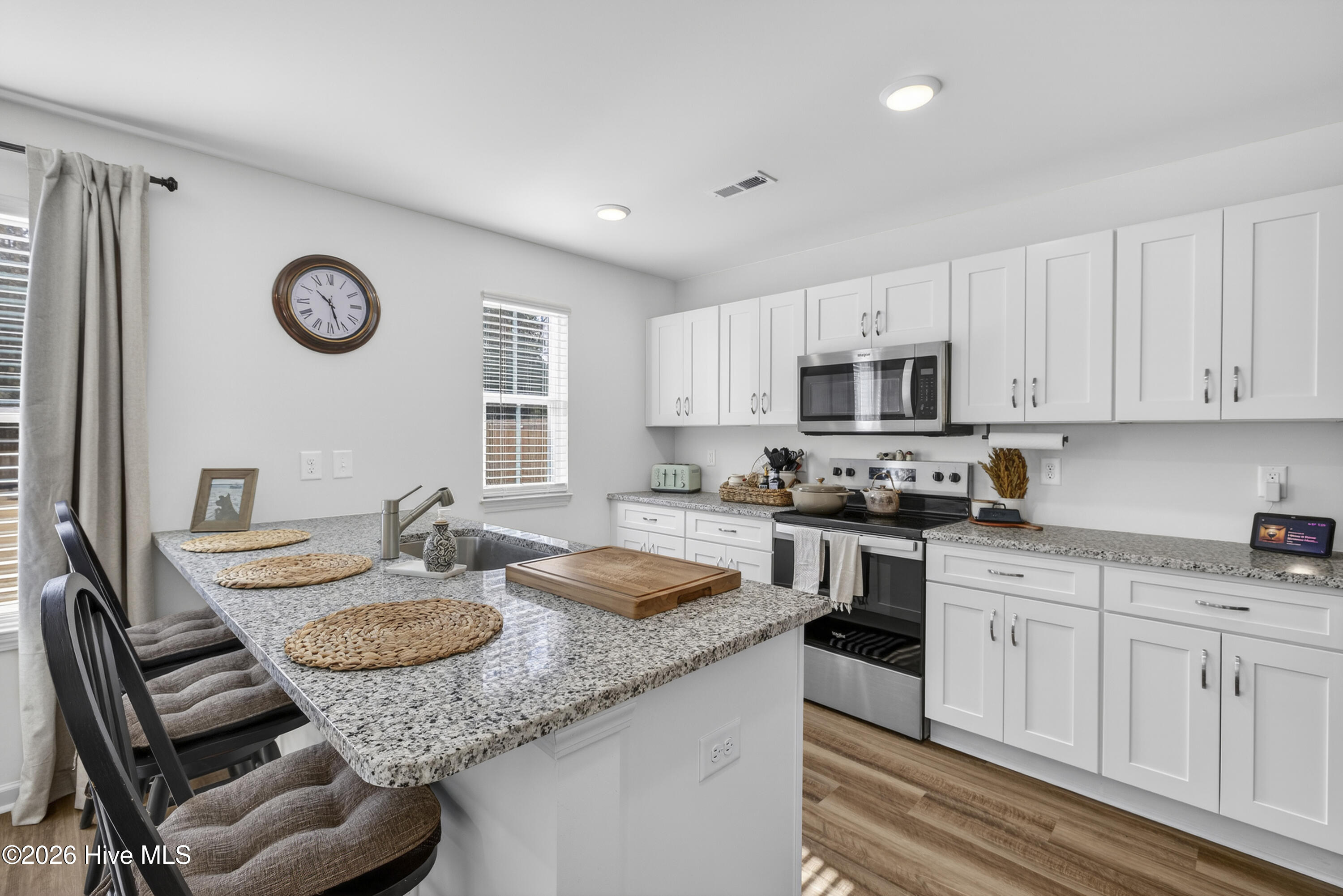 100554086 | Photo 17