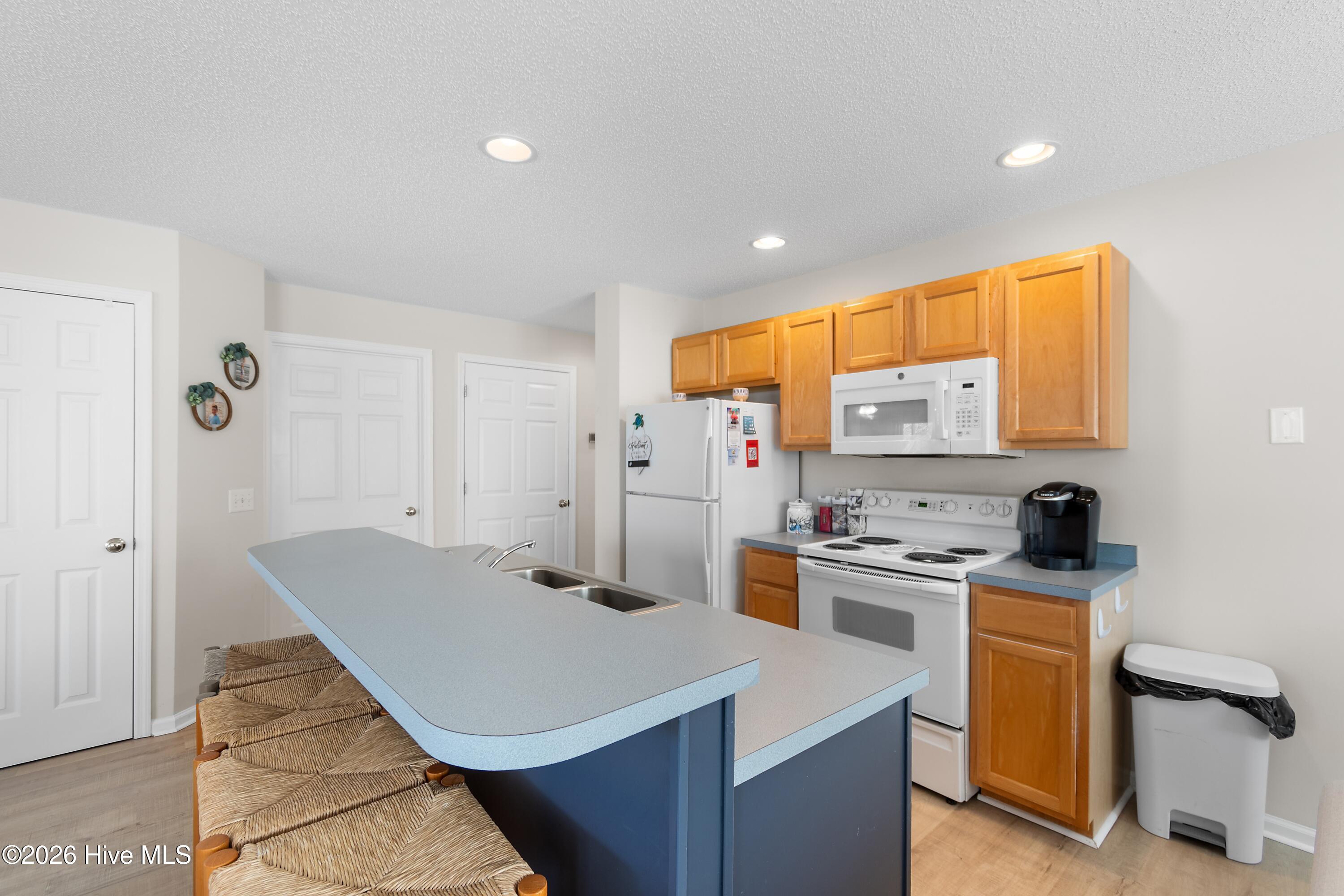 100563960 | Photo 22