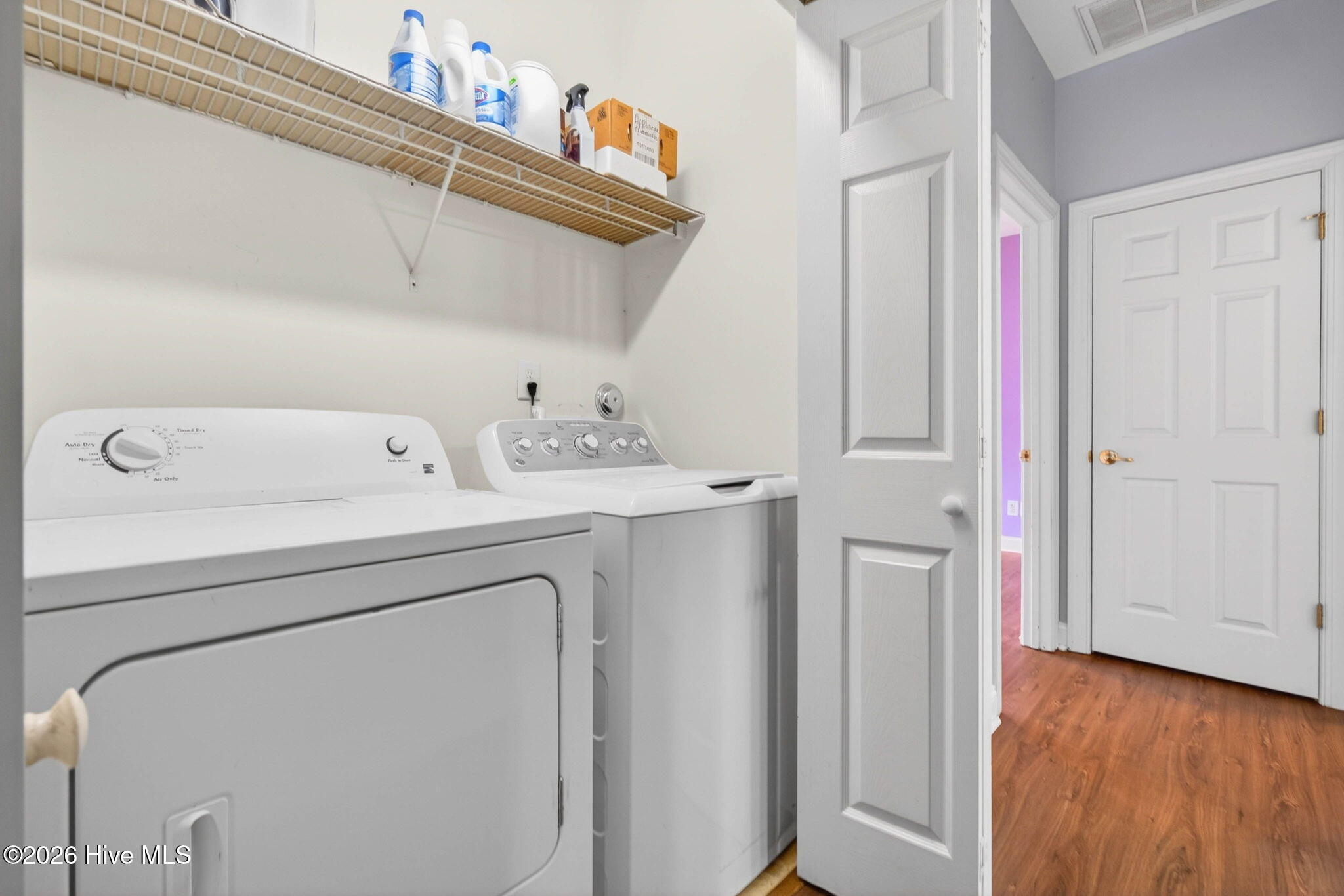 100556001 | Photo 24