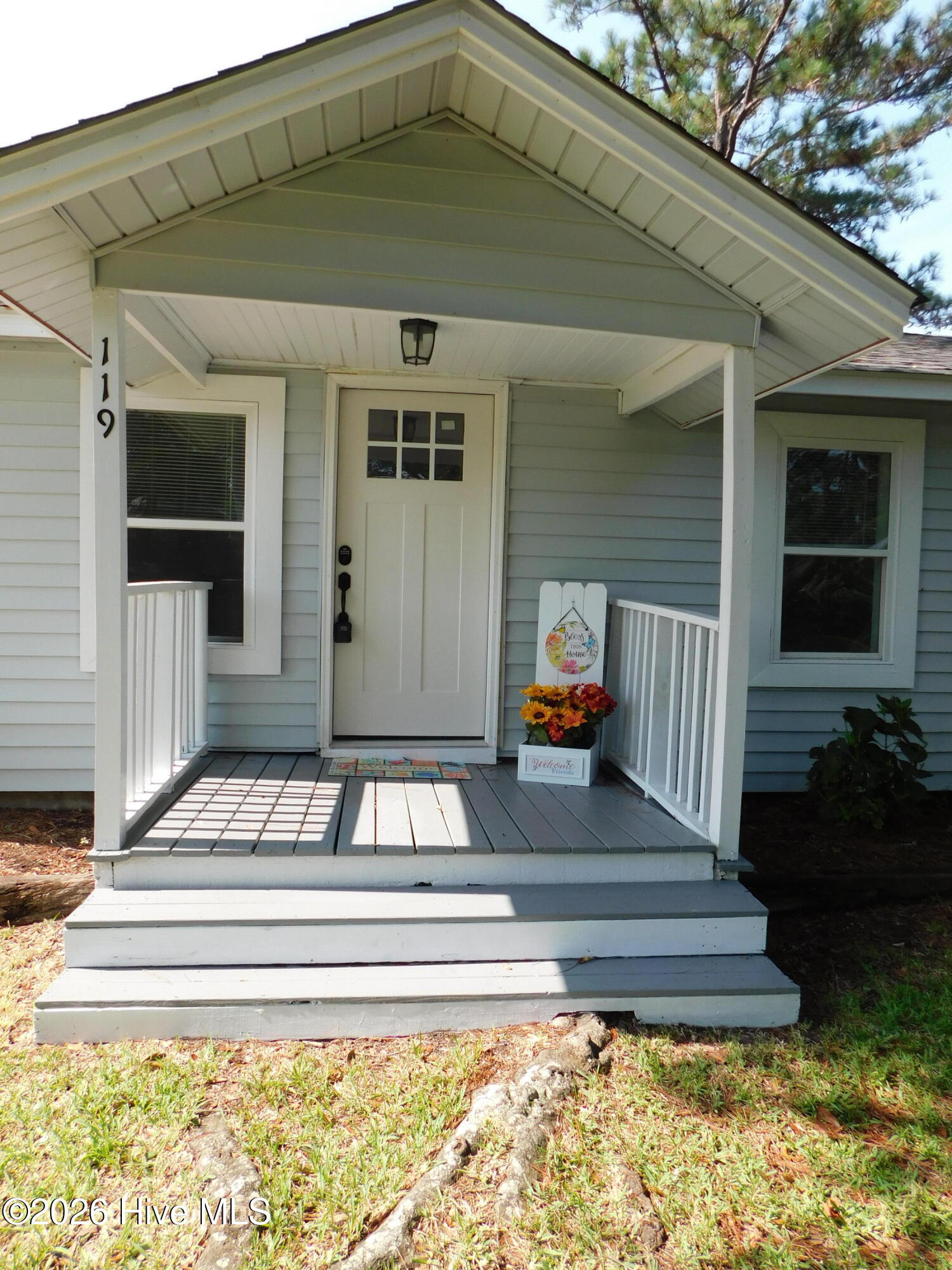 Exterior photo of 119 Earl Avenue, Beaufort, NC 28516. MLS: 100598771