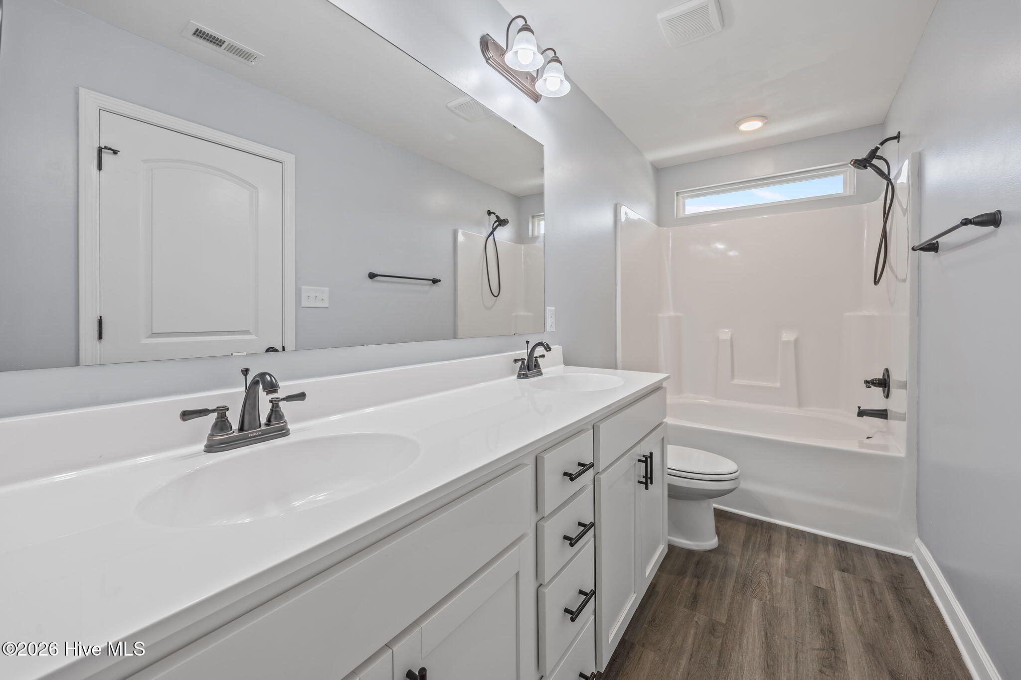 100566245 | Photo 16