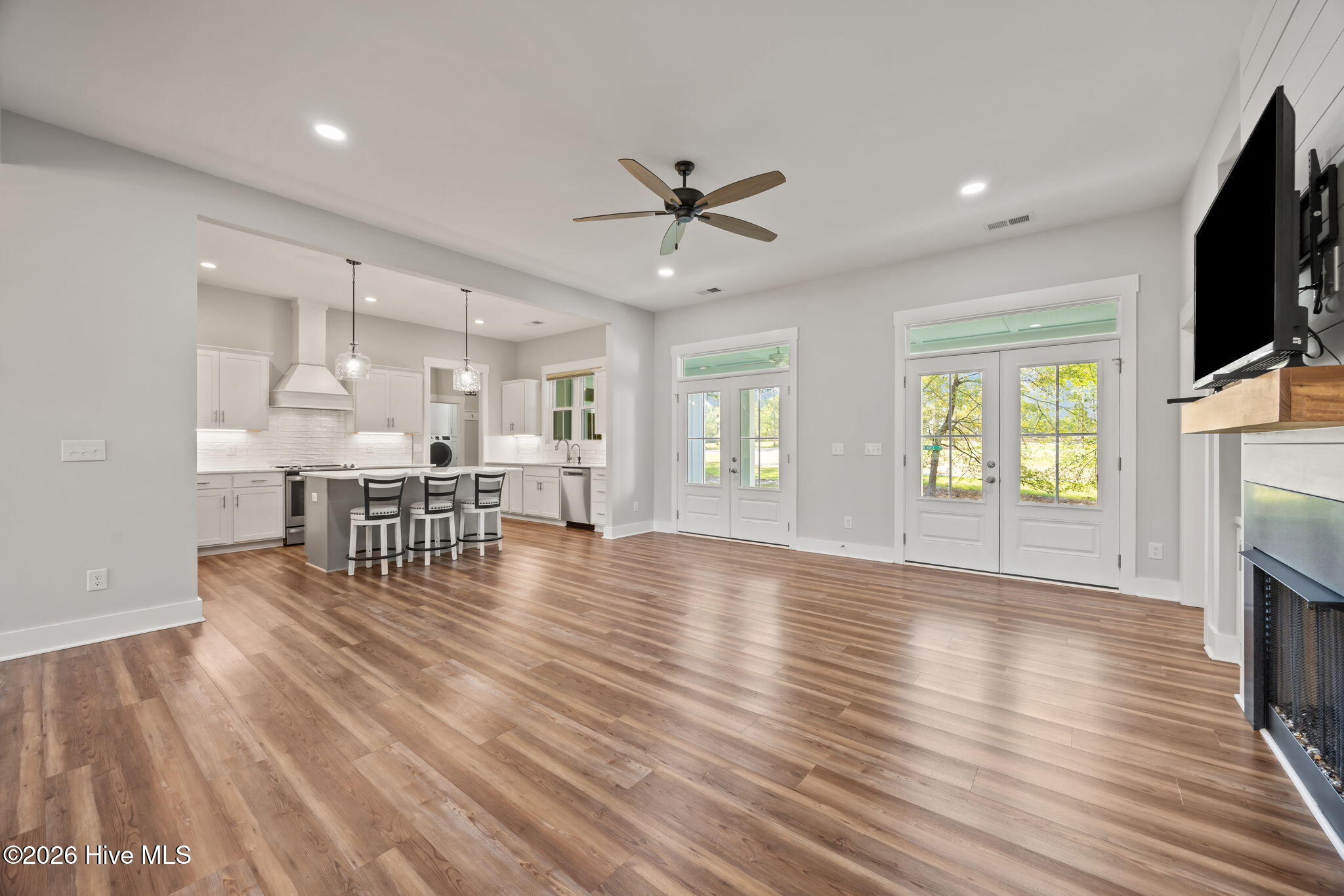 100568104 | Photo 23