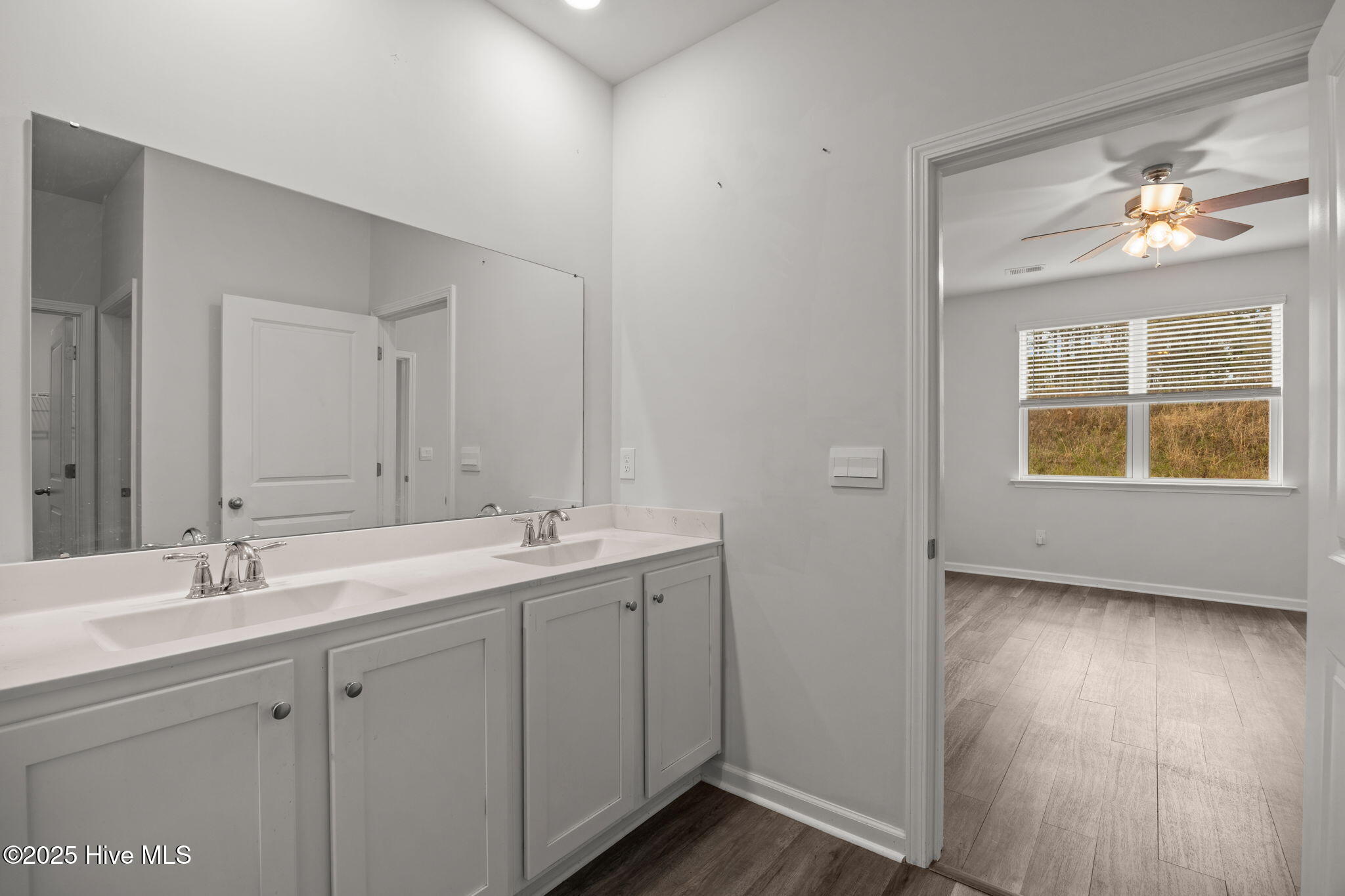 100546434 | Photo 32