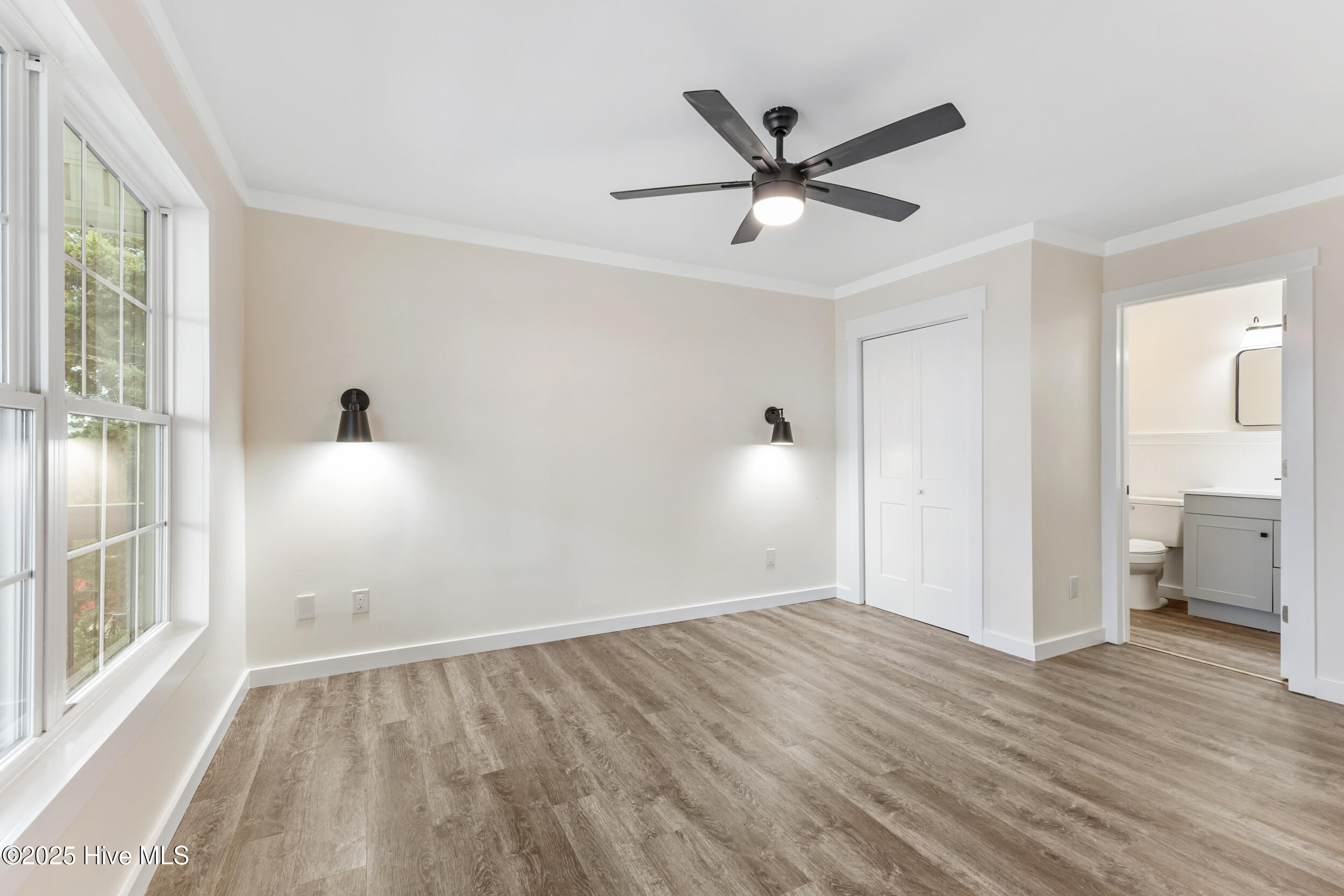 100542875 | Photo 15