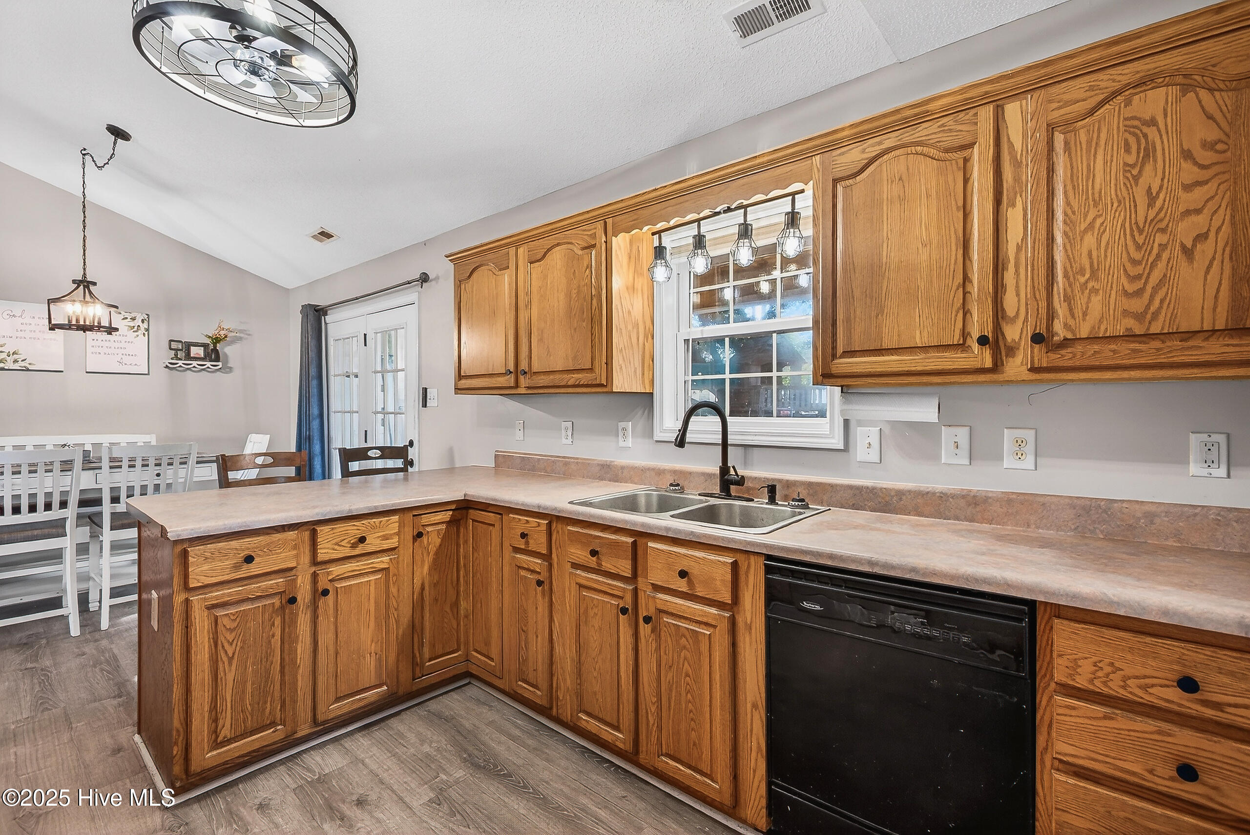 100543509 | Photo 10