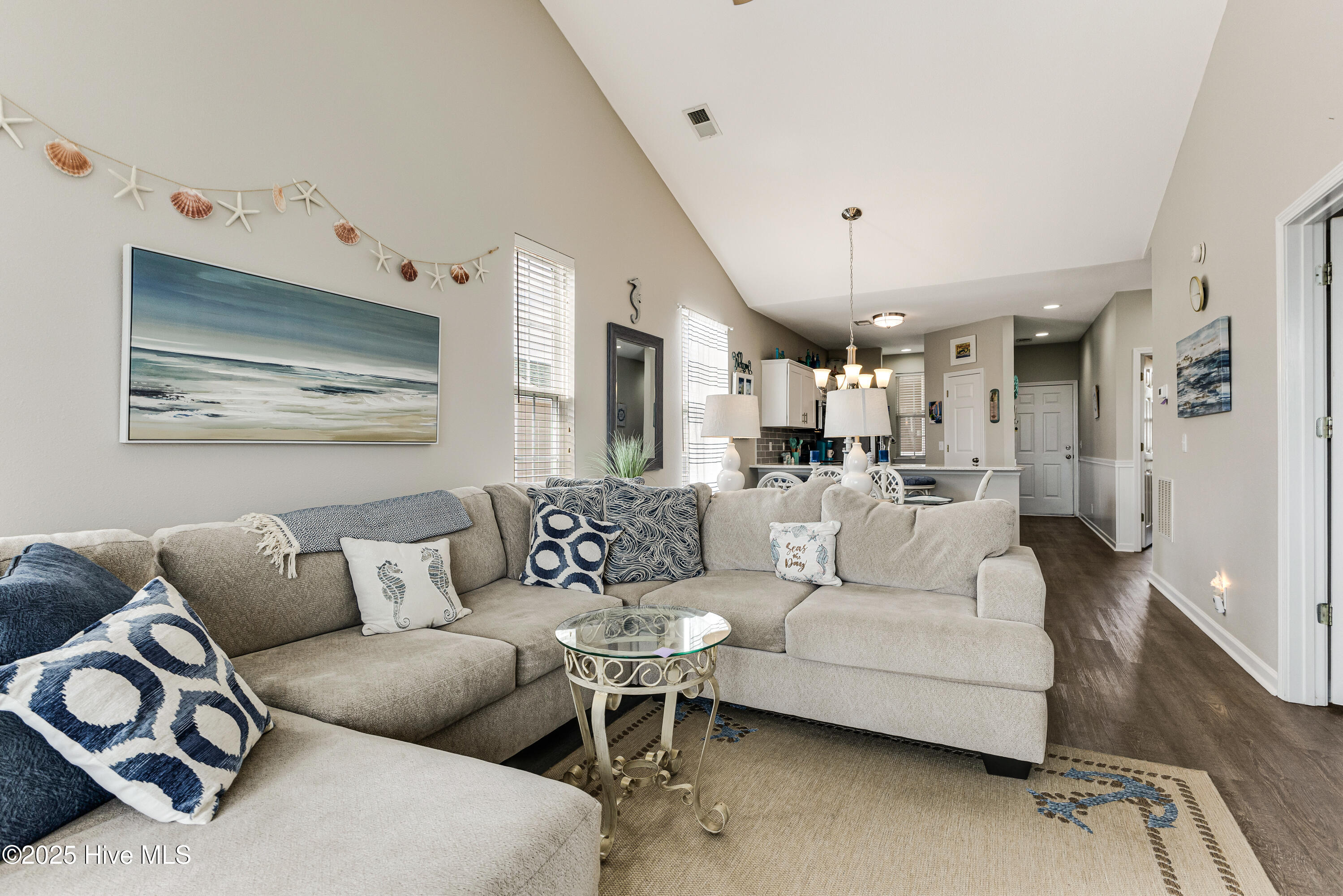 100564092 | Photo 16