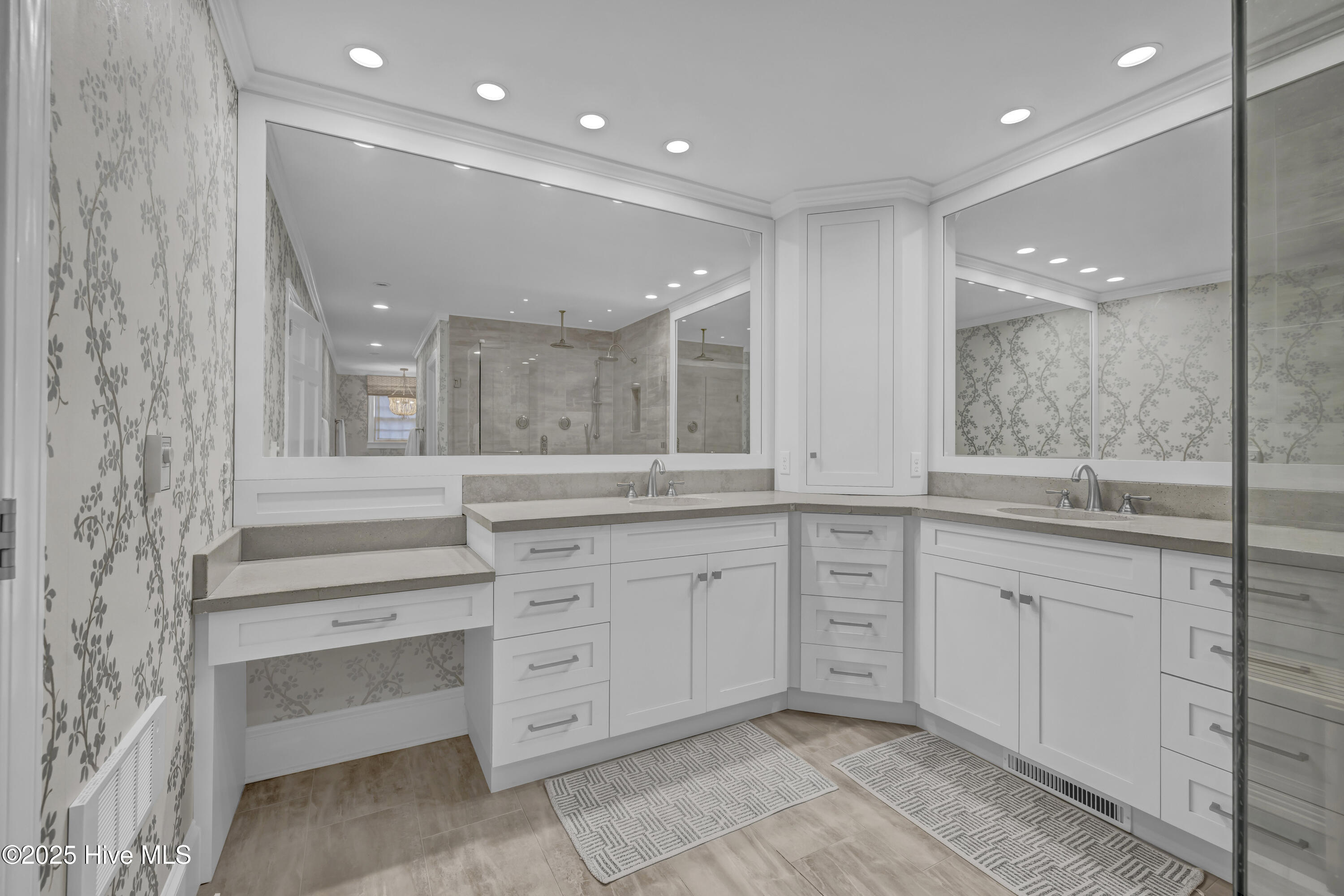 100519719 | Photo 15