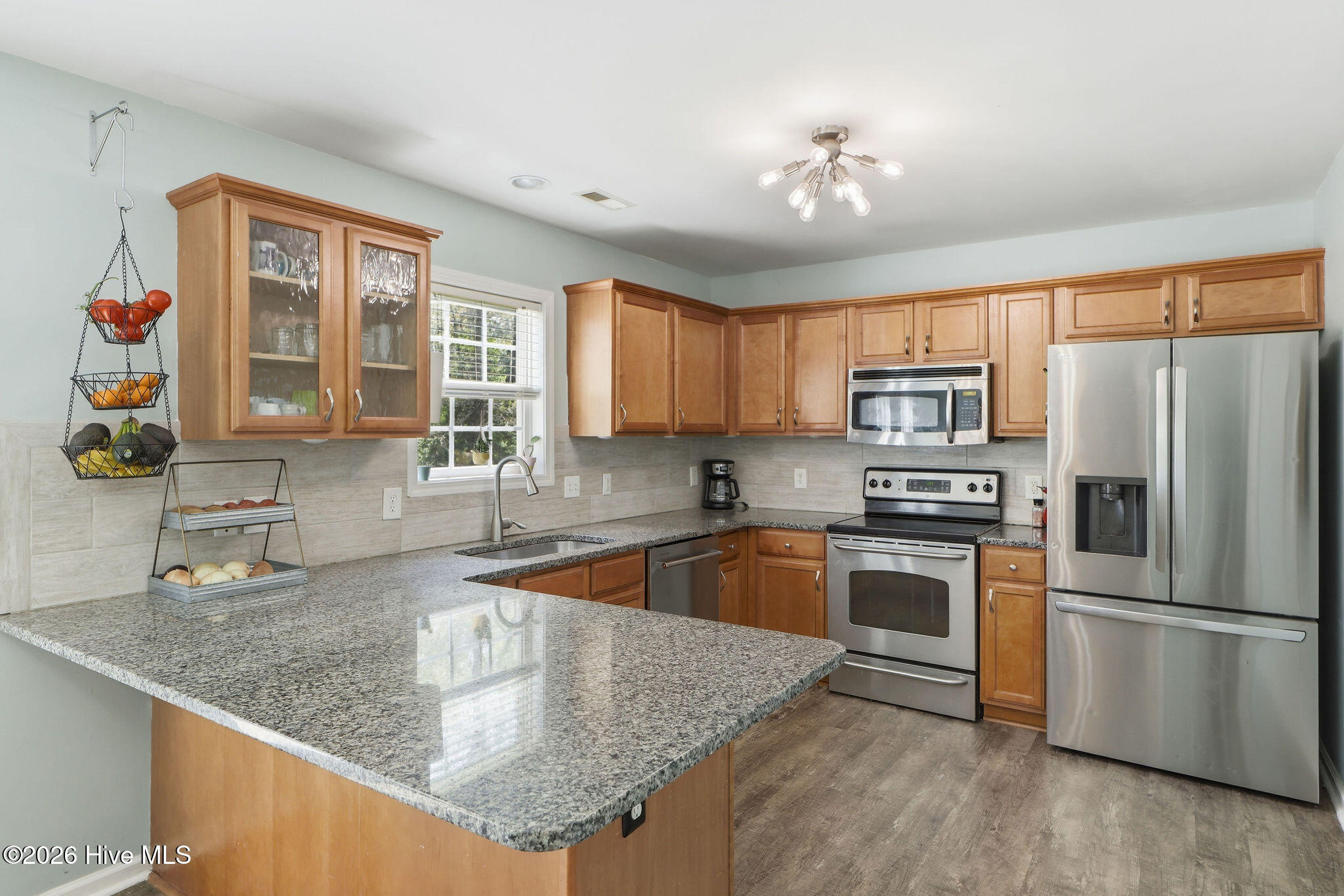 100565311 | Photo 17