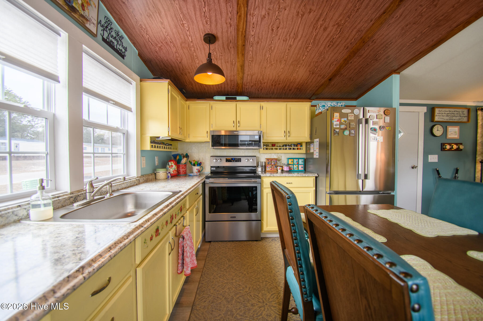 100558747 | Photo 35