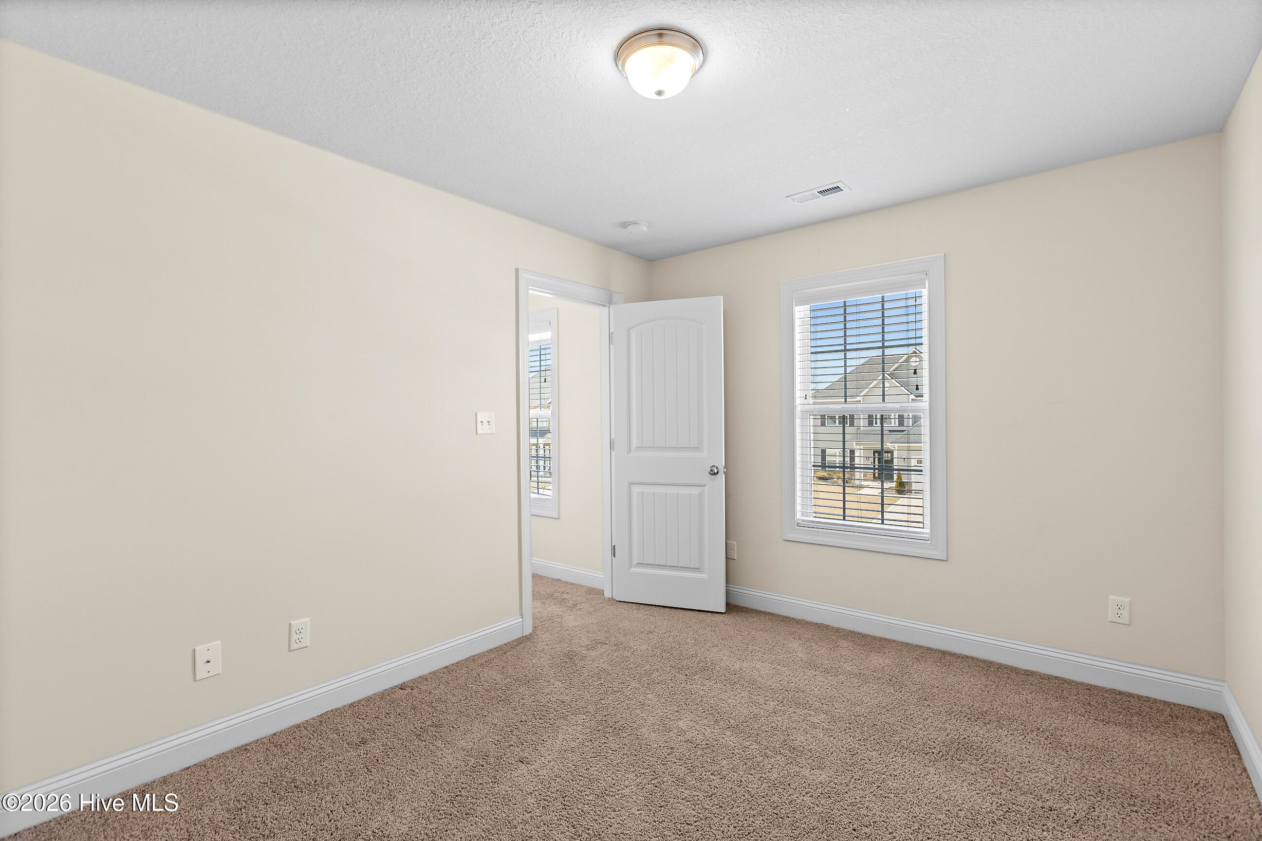 100557533 | Photo 31