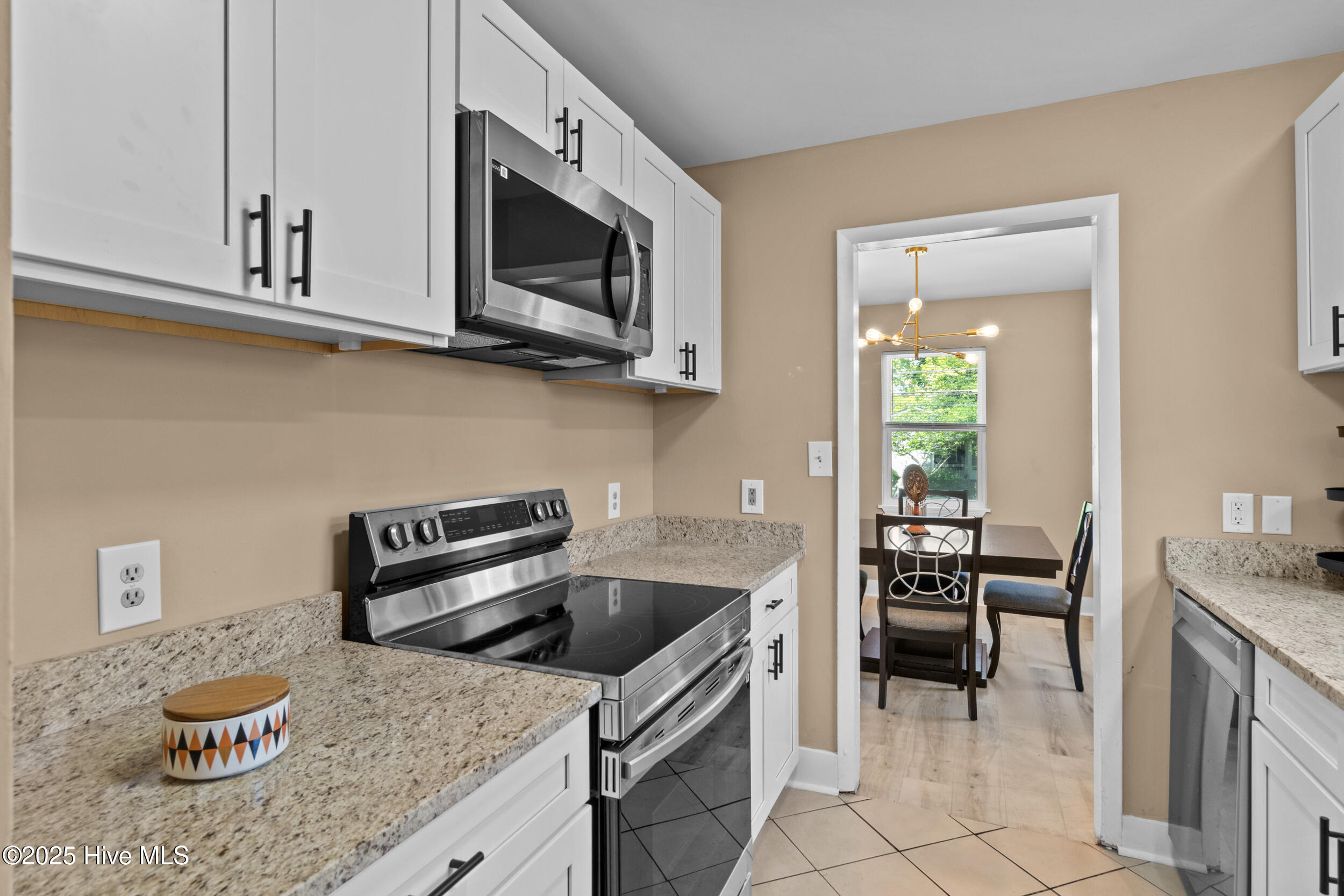 100504215 | Photo 14