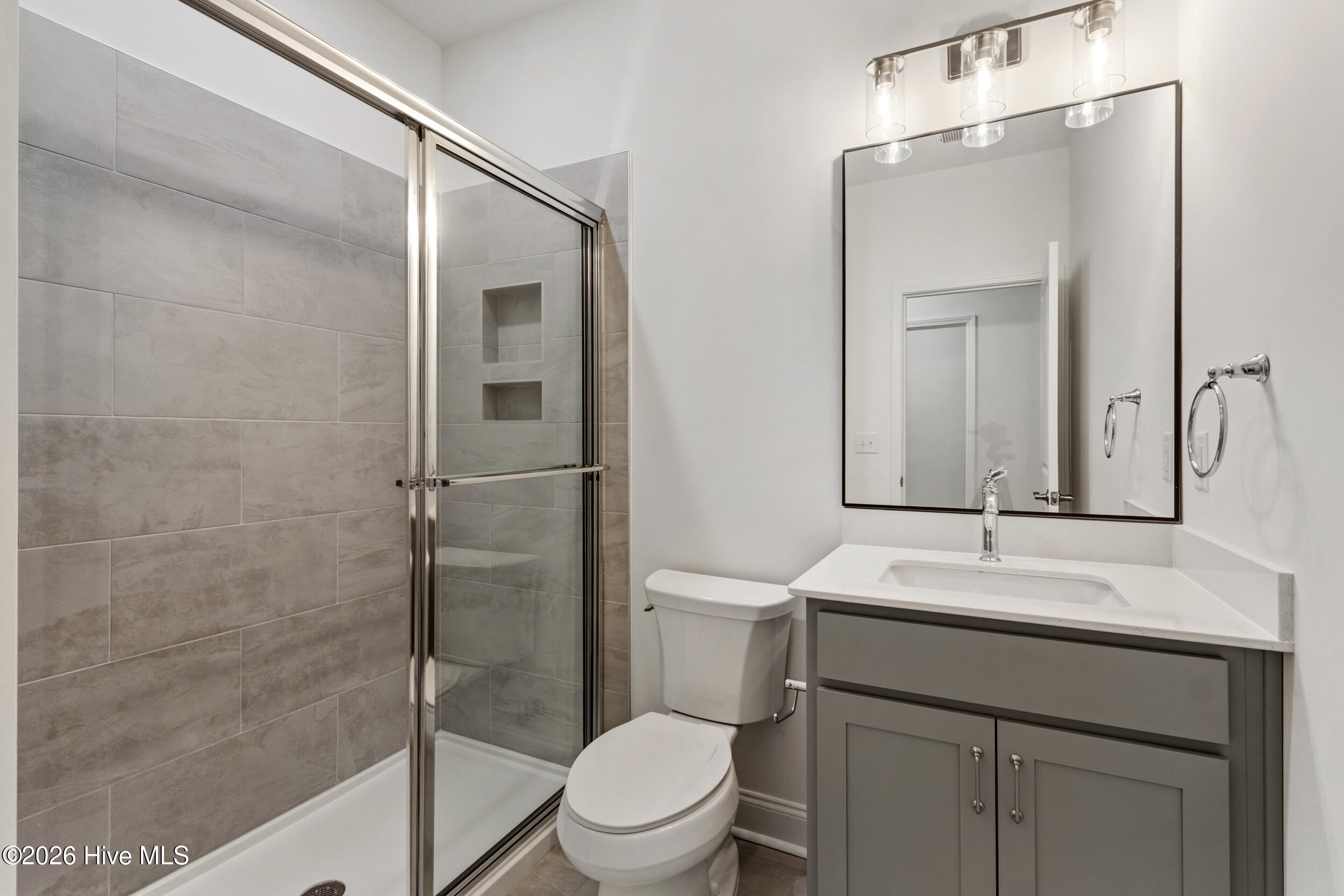 100567721 | Photo 33