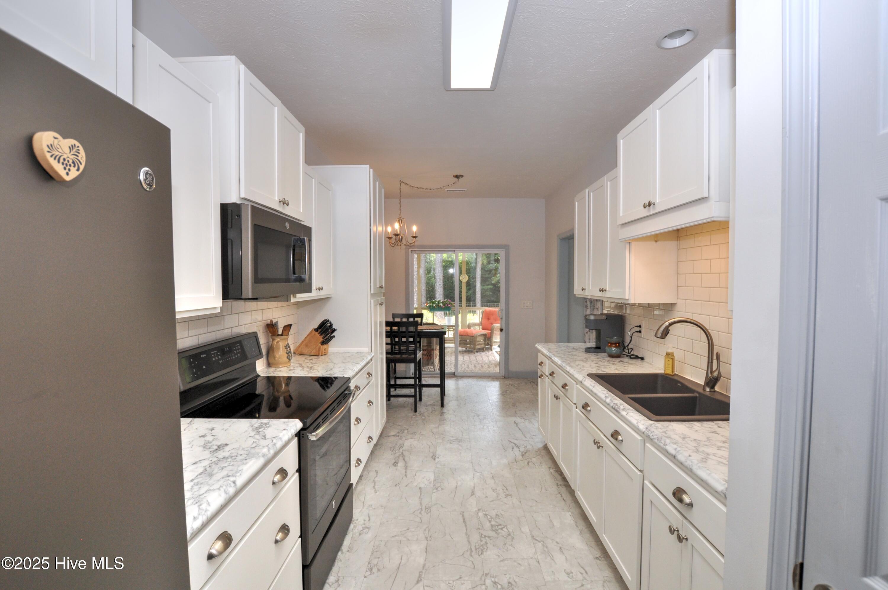 100519003 | Photo 14