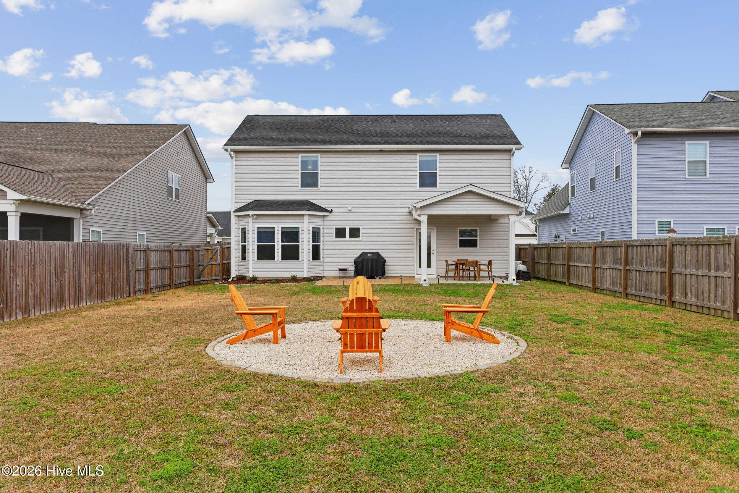 100565855 | Photo 41