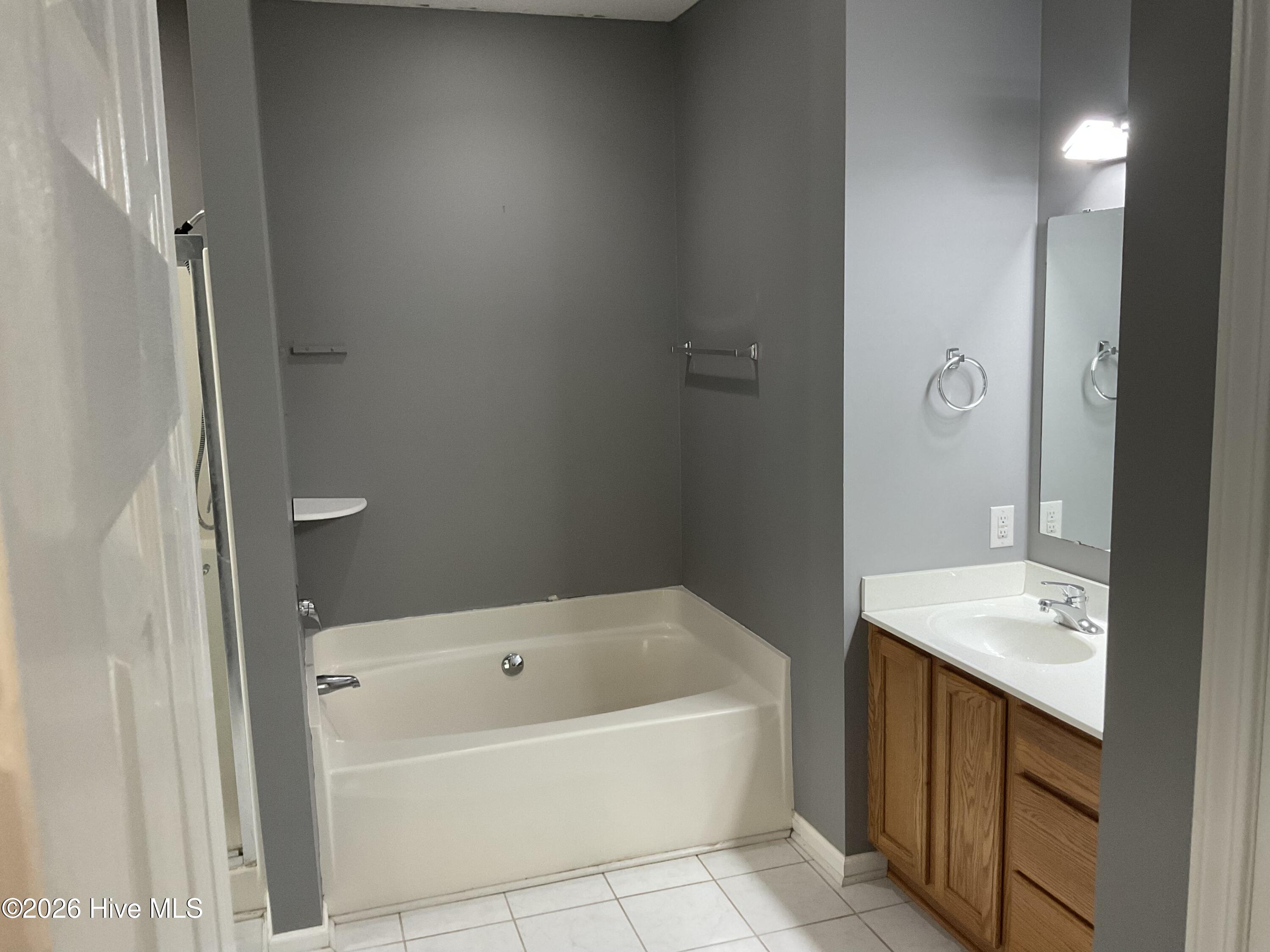 100563280 | Photo 11